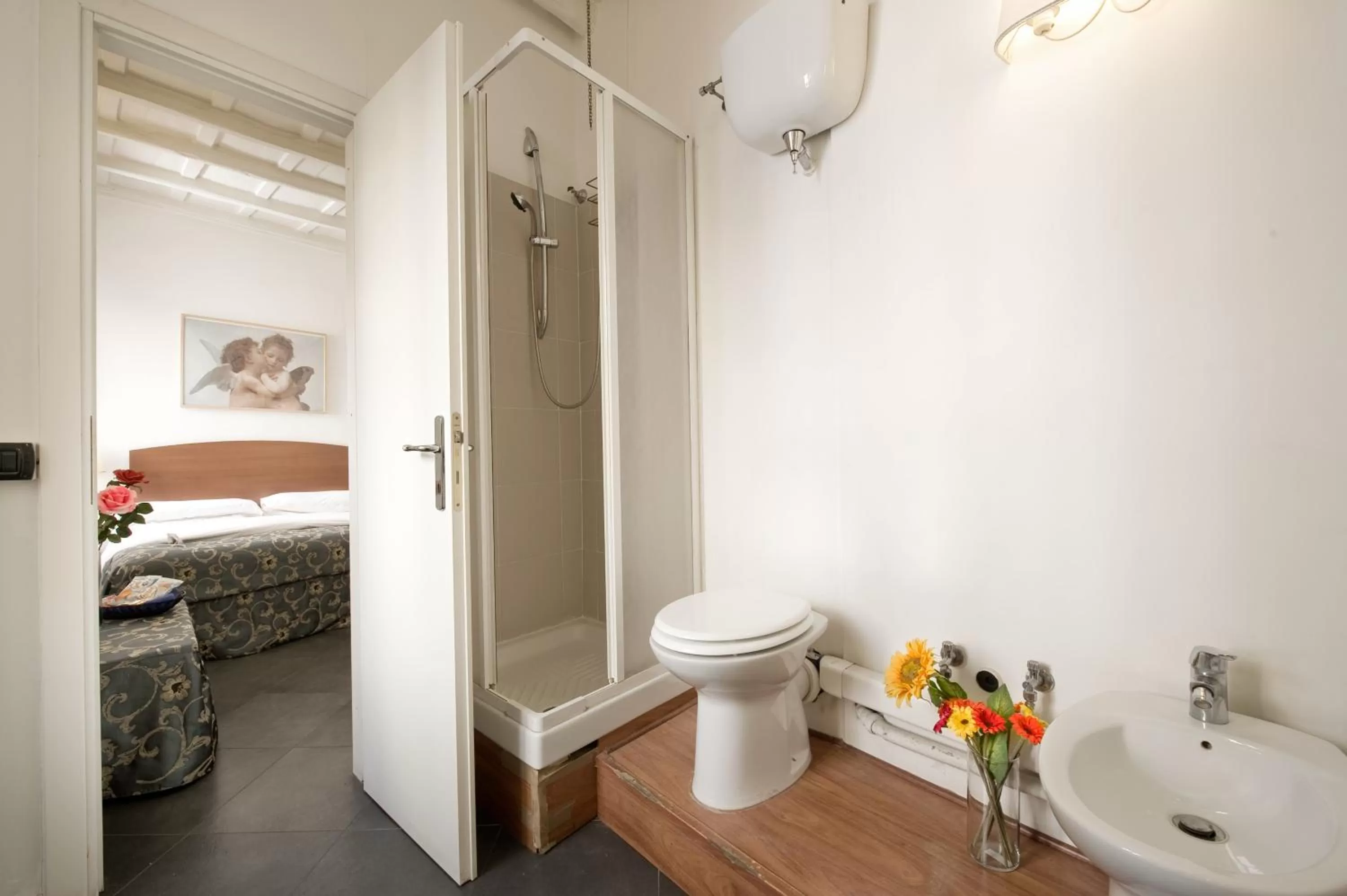 Shower, Bed in B&B Ventisei Scalini A Trastevere