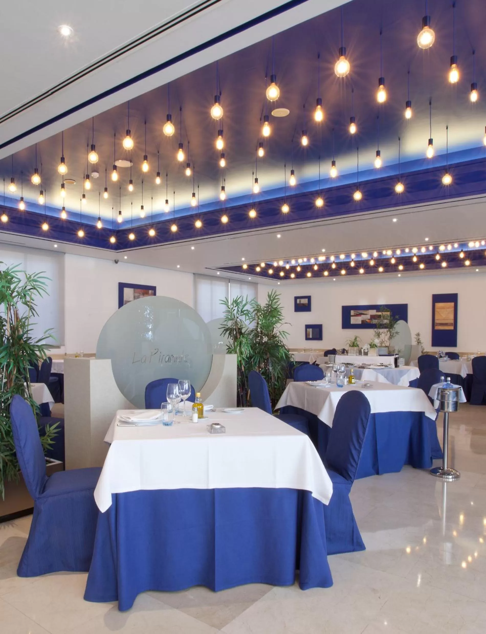 Restaurant/places to eat in Hotel Villamadrid