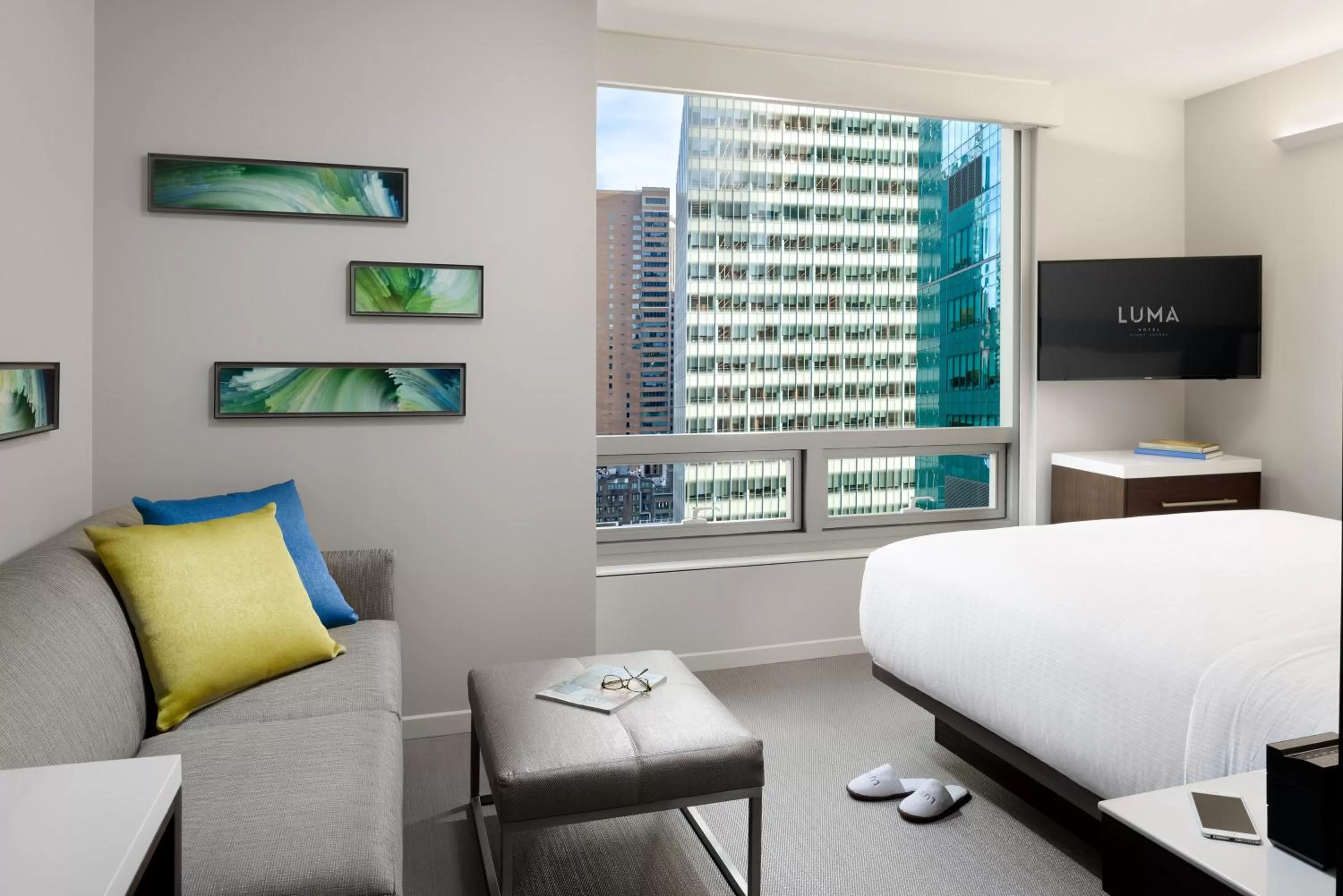 Landmark view, Bed in LUMA Hotel - Times Square