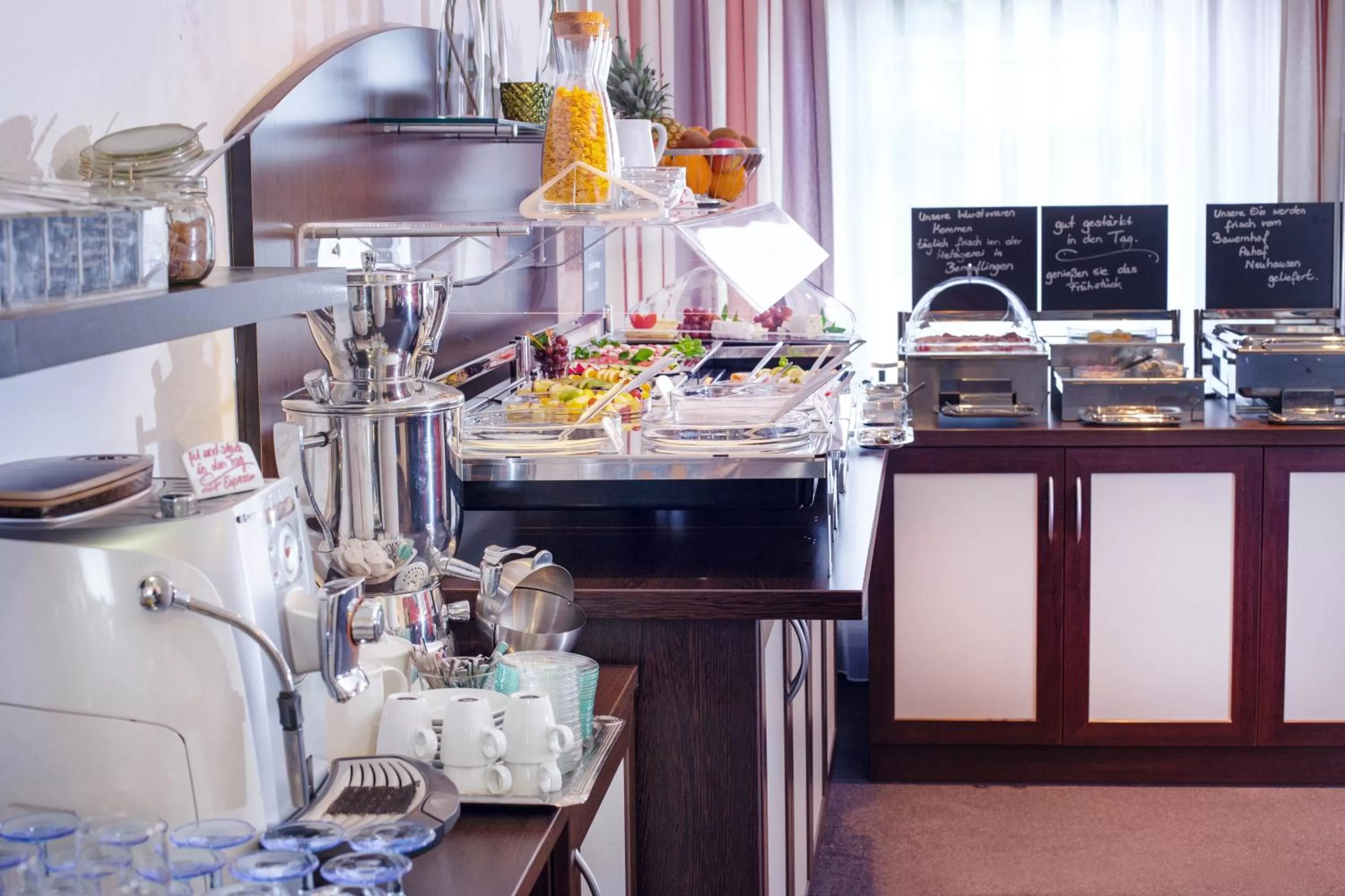 Buffet breakfast in Centro Hotel U-NO 1