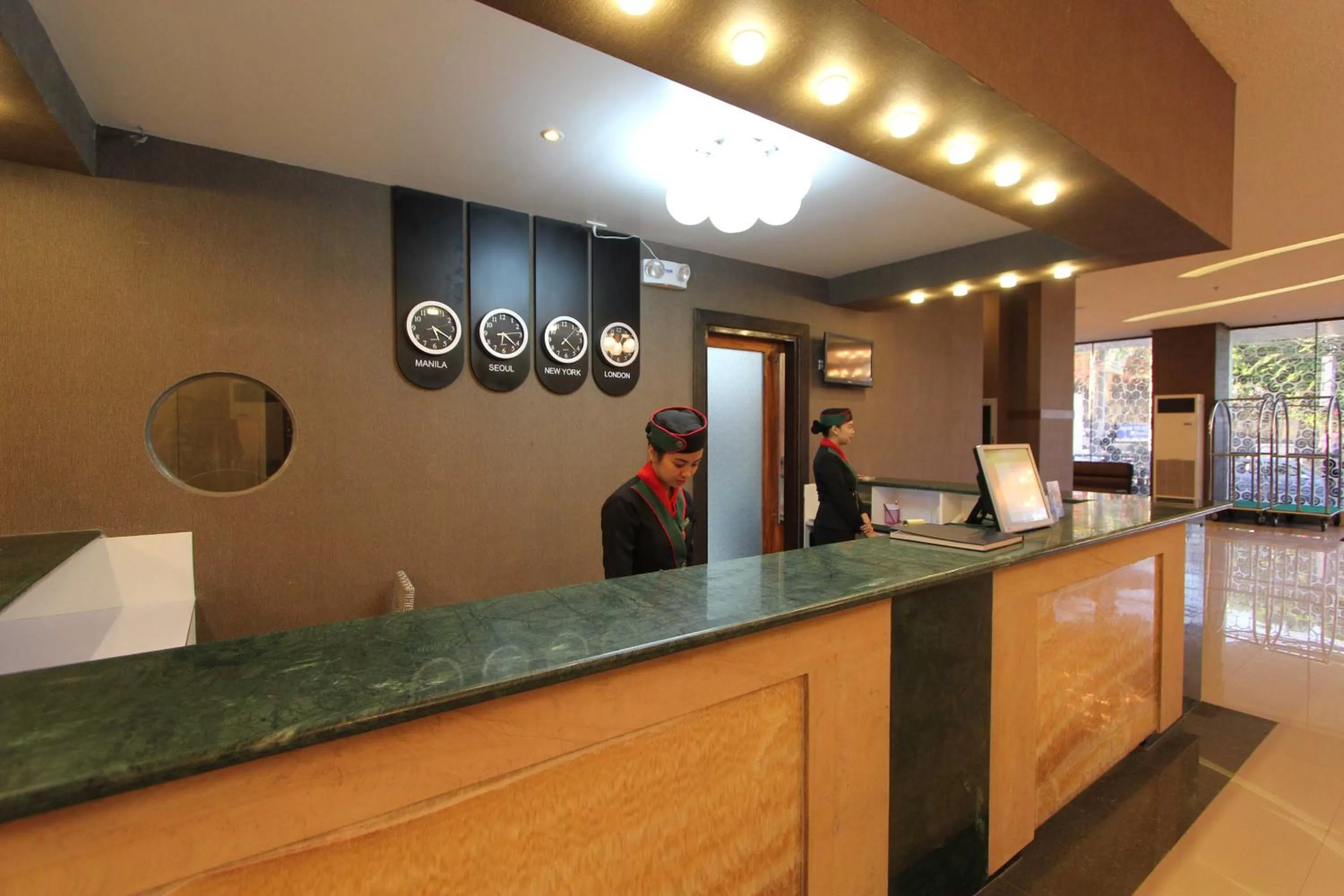 Lobby or reception in Eurotel Angeles