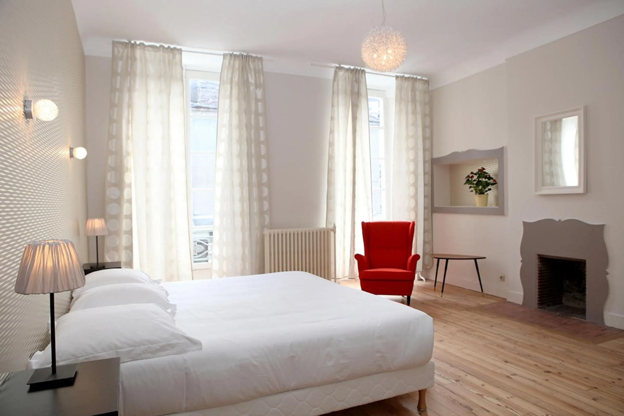 Photo of the whole room, Bed in Hôtel Le Roncevaux