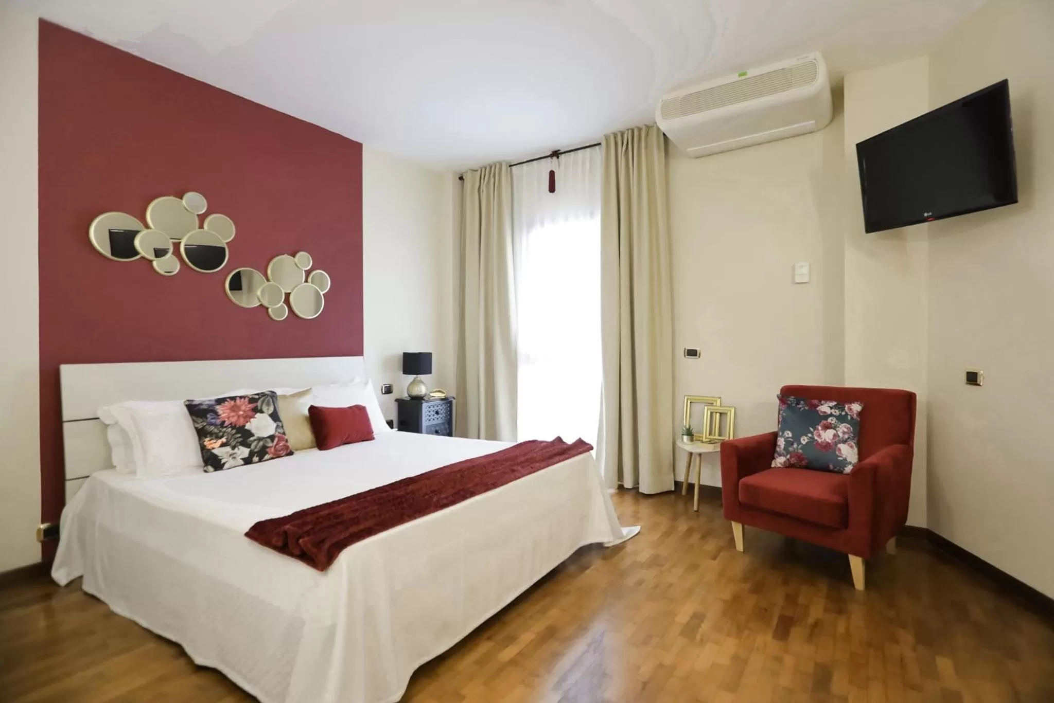 TV and multimedia, Bed in Pegasus Hotel