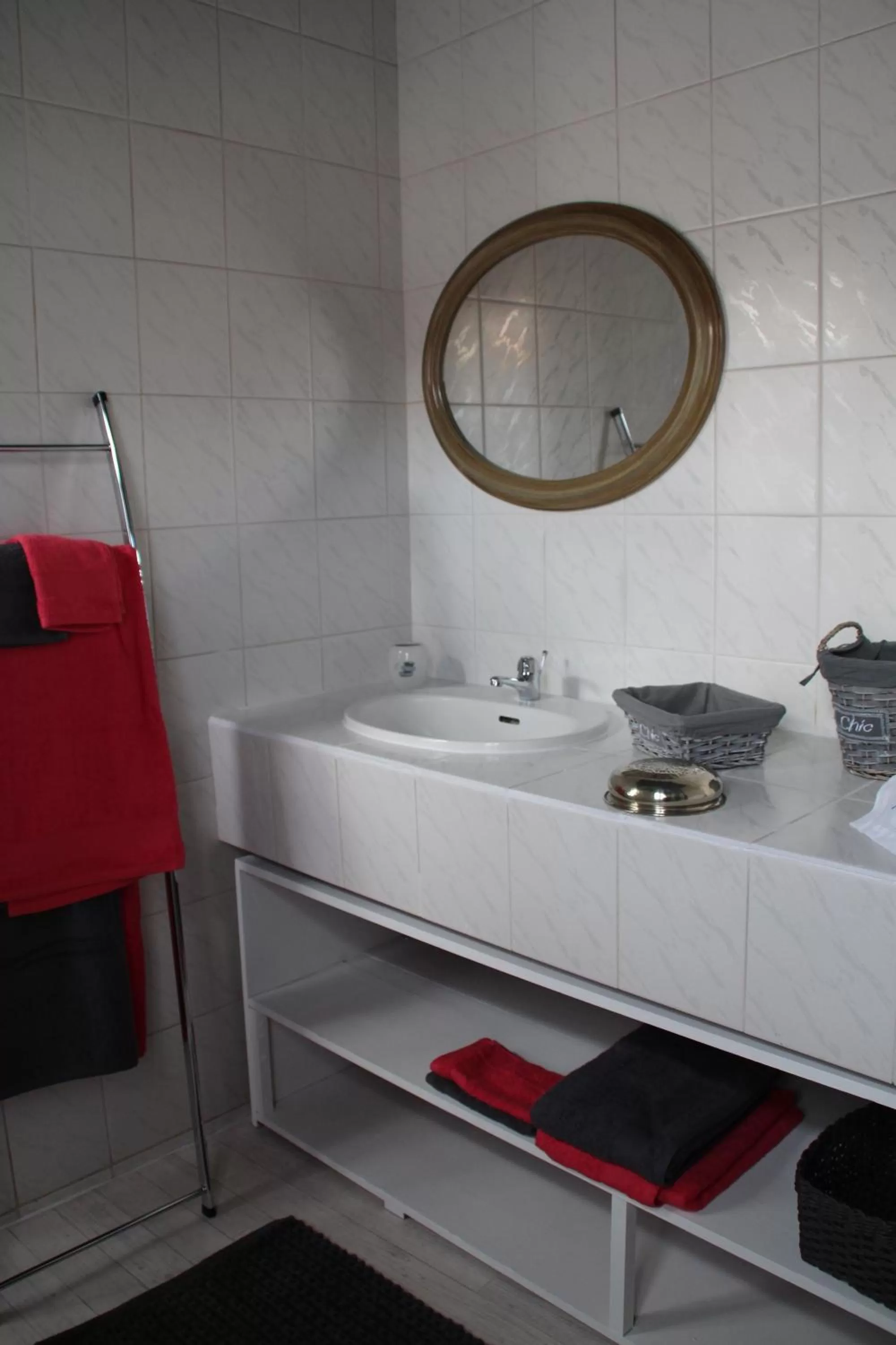 Bathroom in Une Chambre en Ville