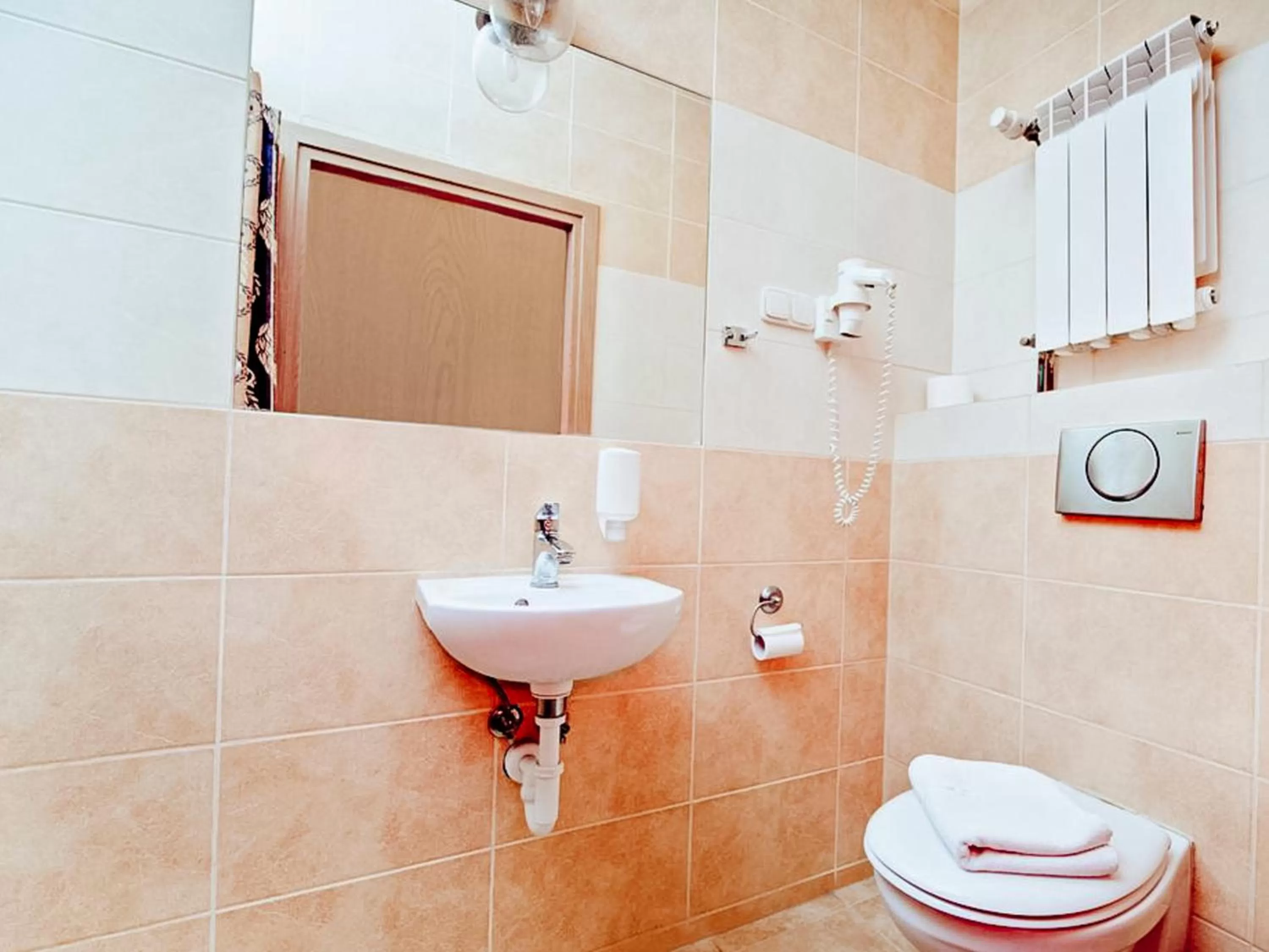 Shower, Bathroom in Miodosytnia Aparthotel