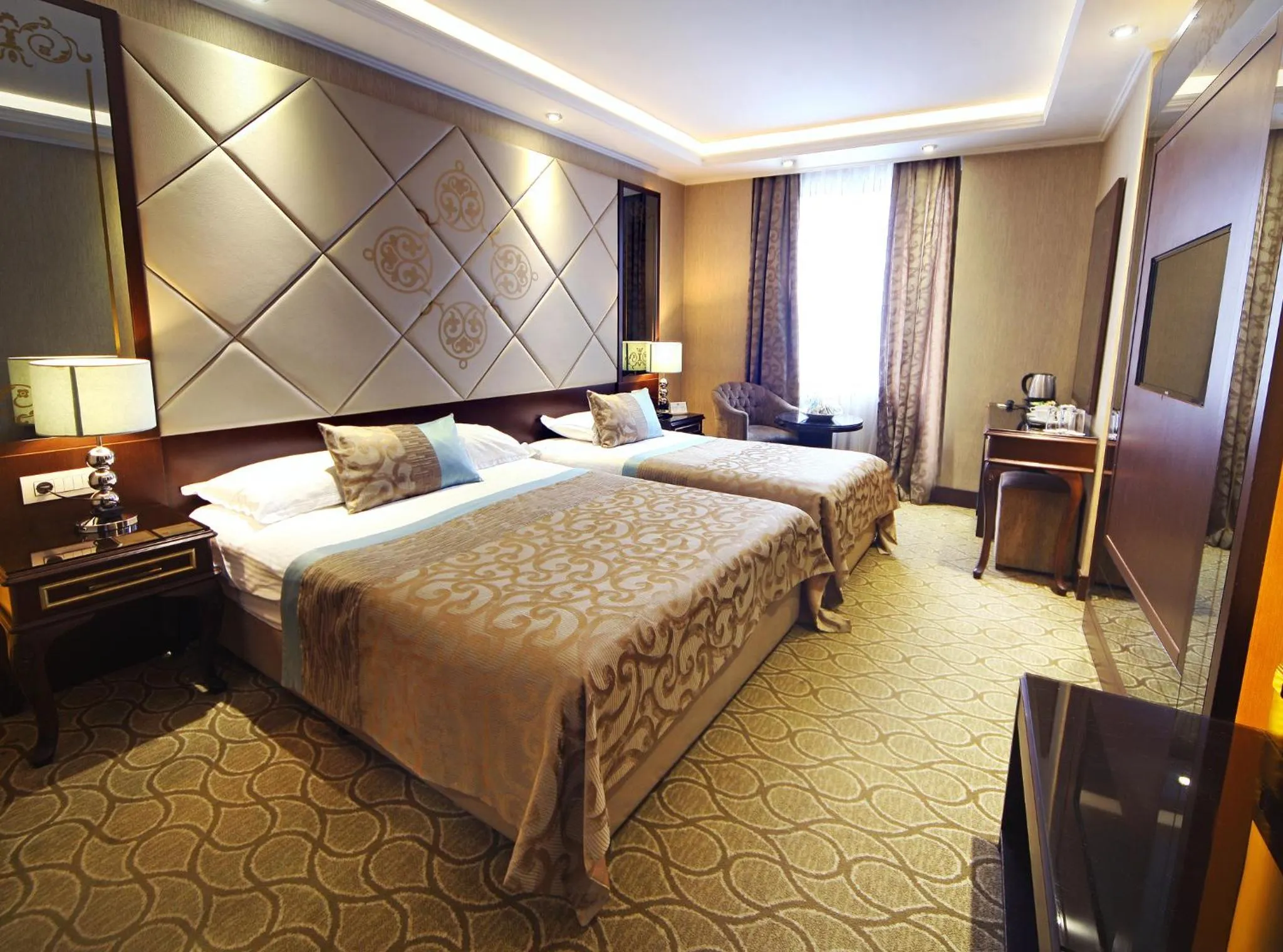 Photo of the whole room, Bed in Black Bird Hotel