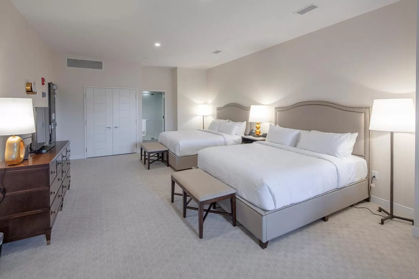 Day, Bed in YO1 Longevity & Health Resorts, Catskills