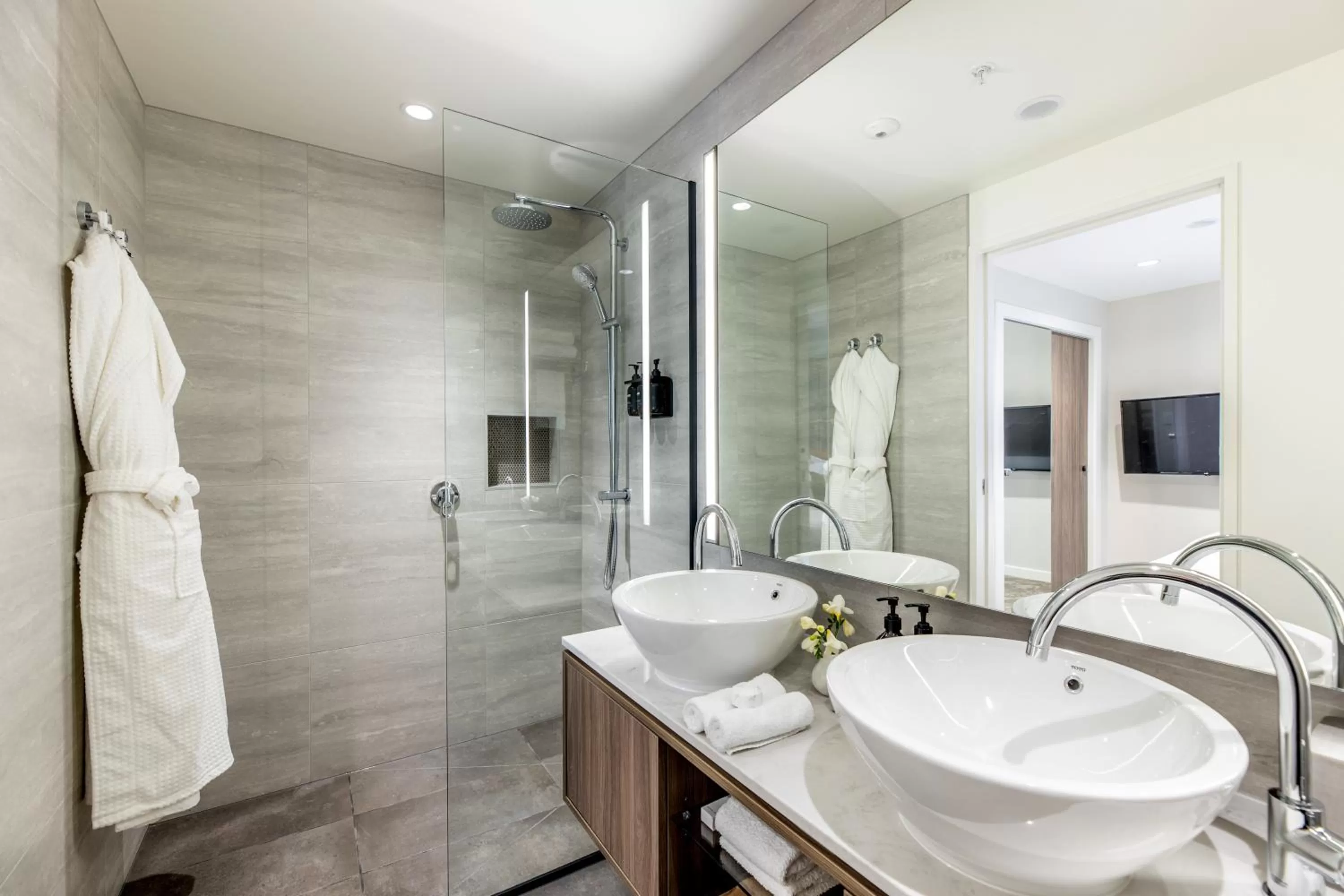 Shower in Sudima Christchurch City