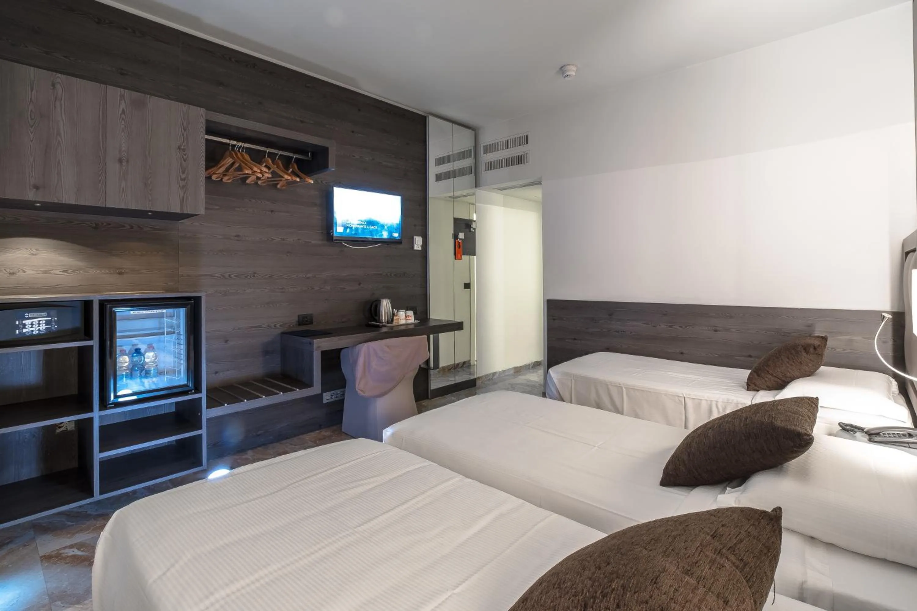 TV and multimedia, Bed in Canova Hotel