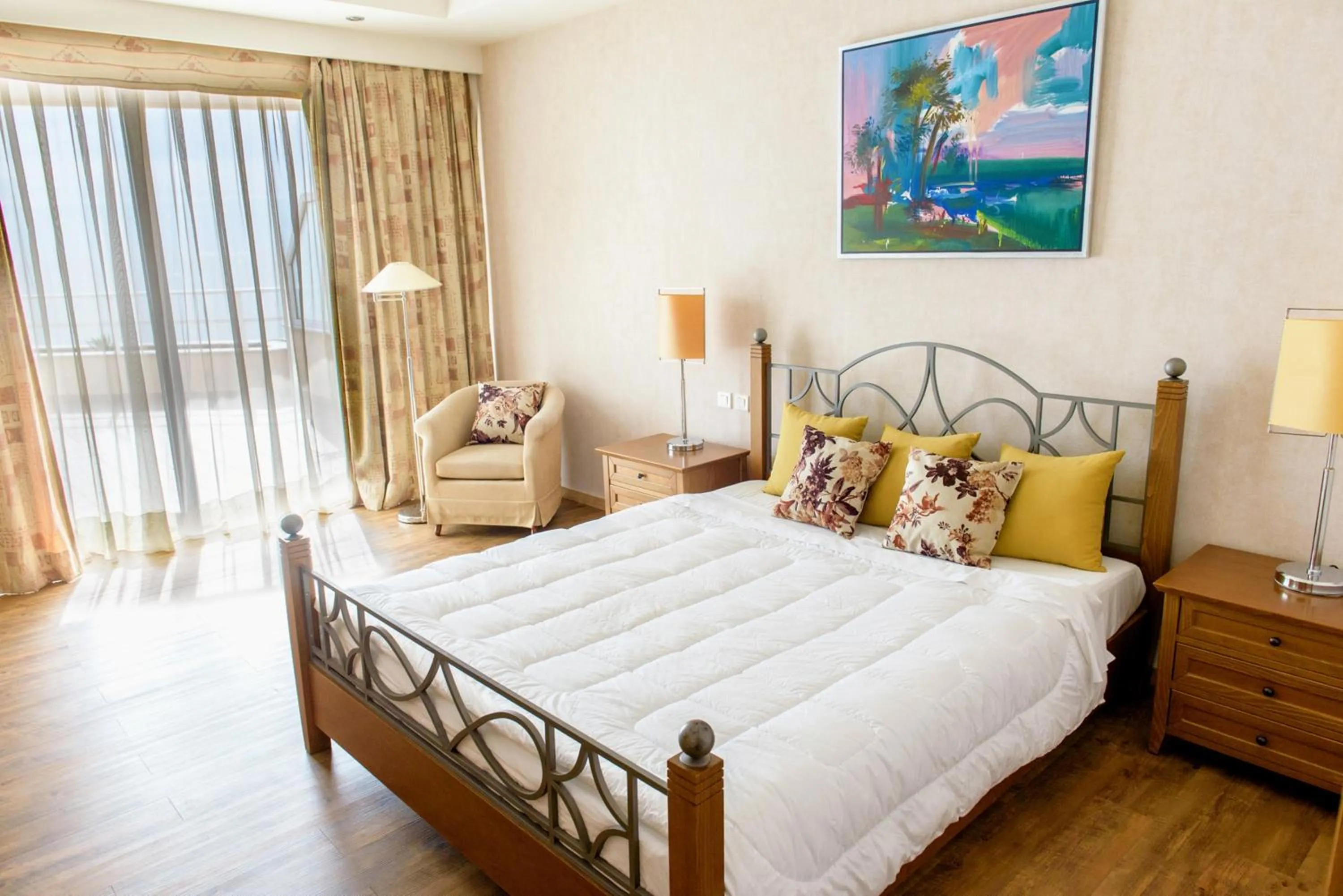 Bedroom, Bed in Ramada Plaza by Wyndham Thraki