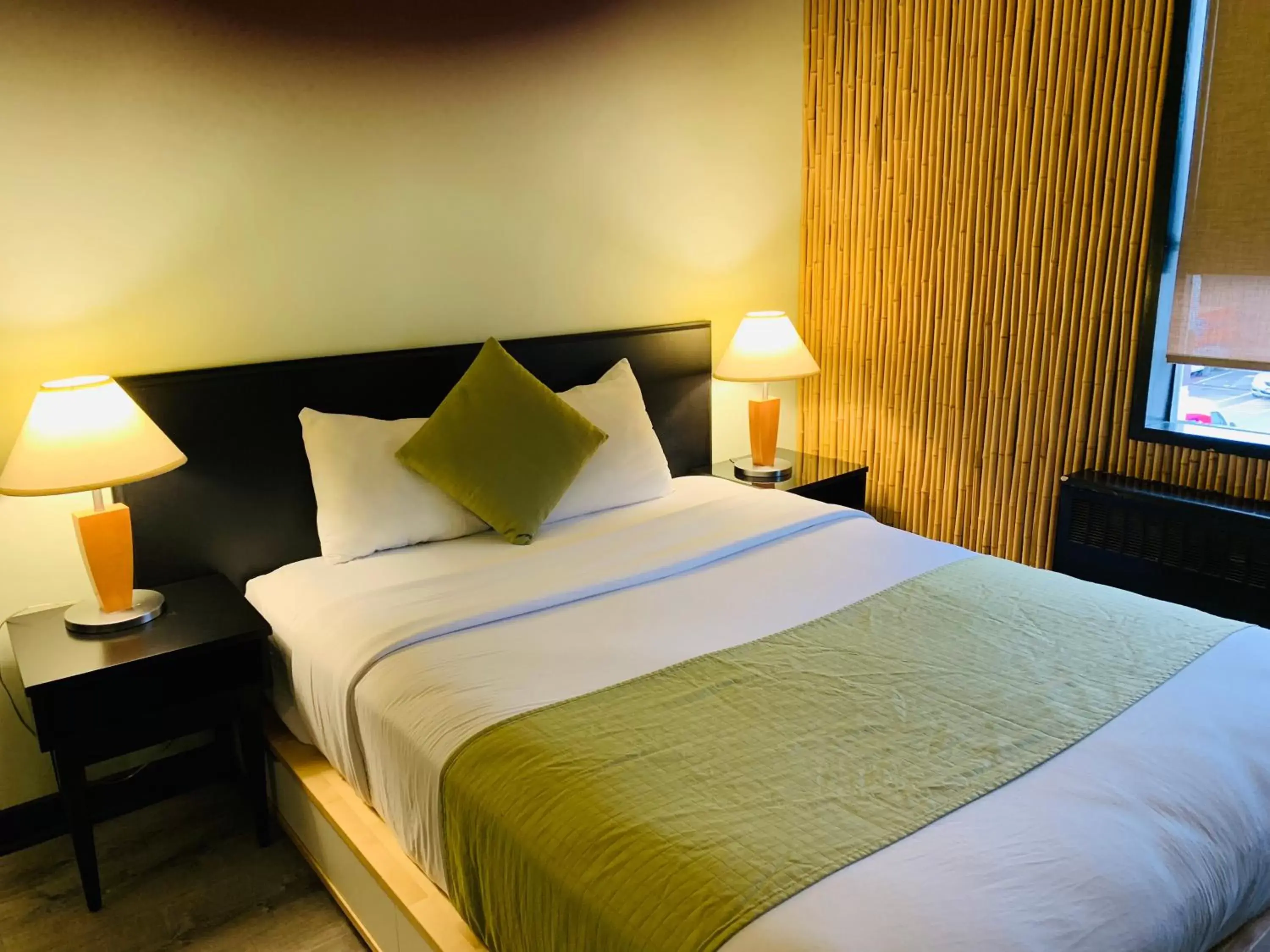 Queen Room in Hotel at the Waldorf Queen Room in Hotel at the Waldorf