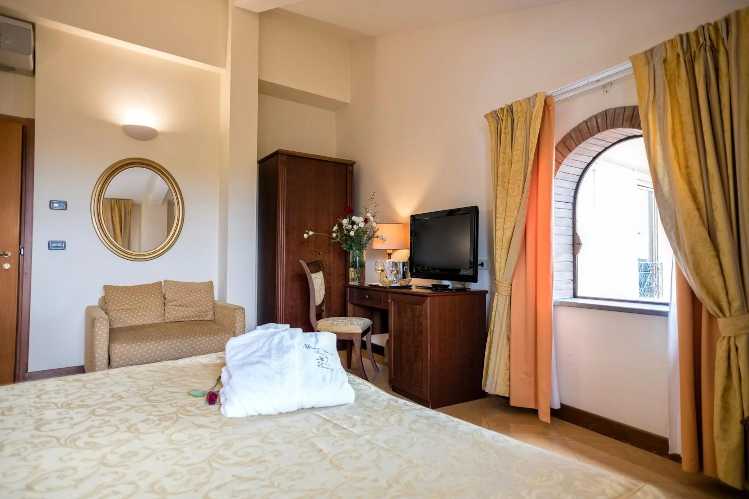 Photo of the whole room, Bed in Grand Hotel Italia