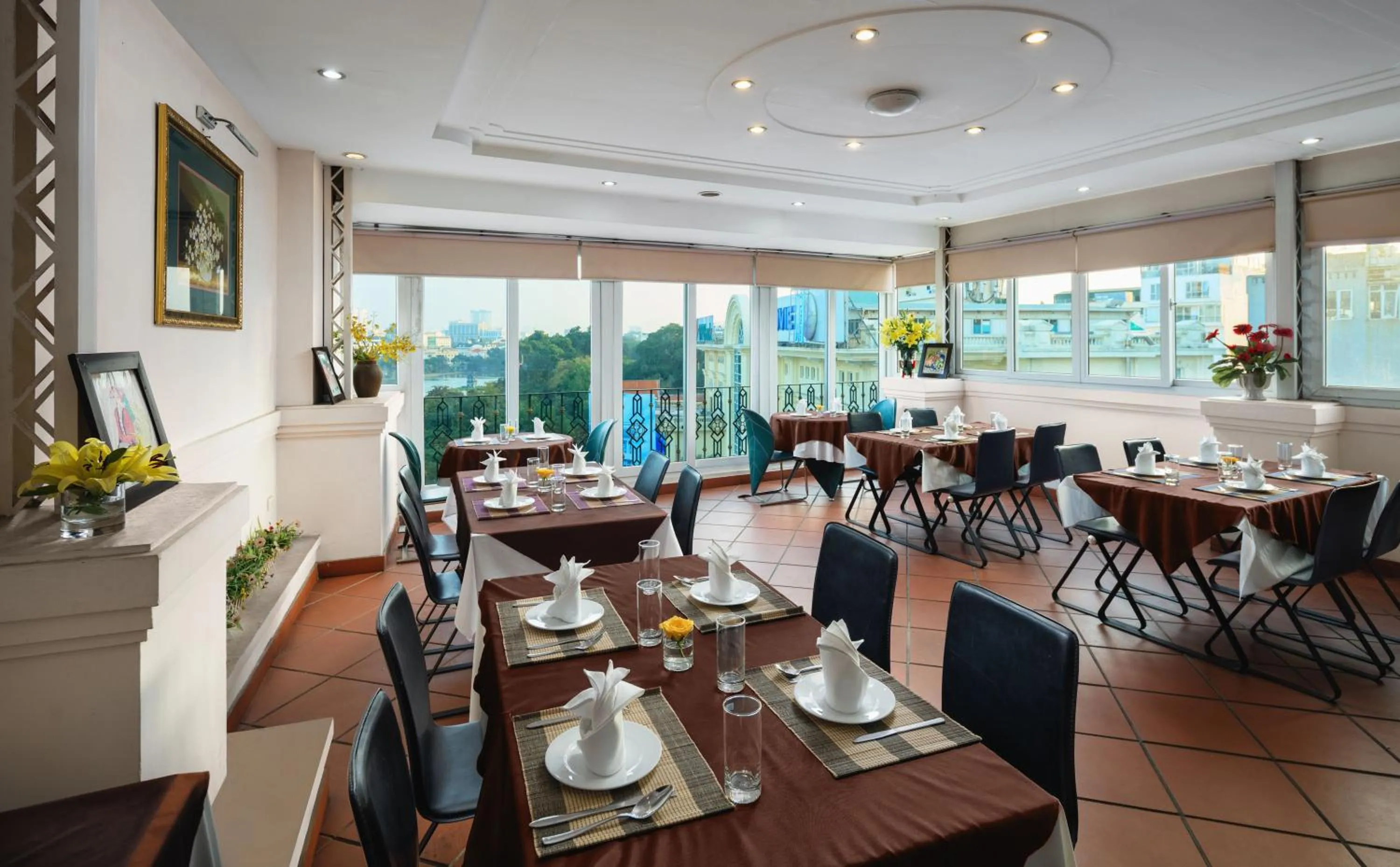 Restaurant/places to eat in Lakeside Palace Hotel