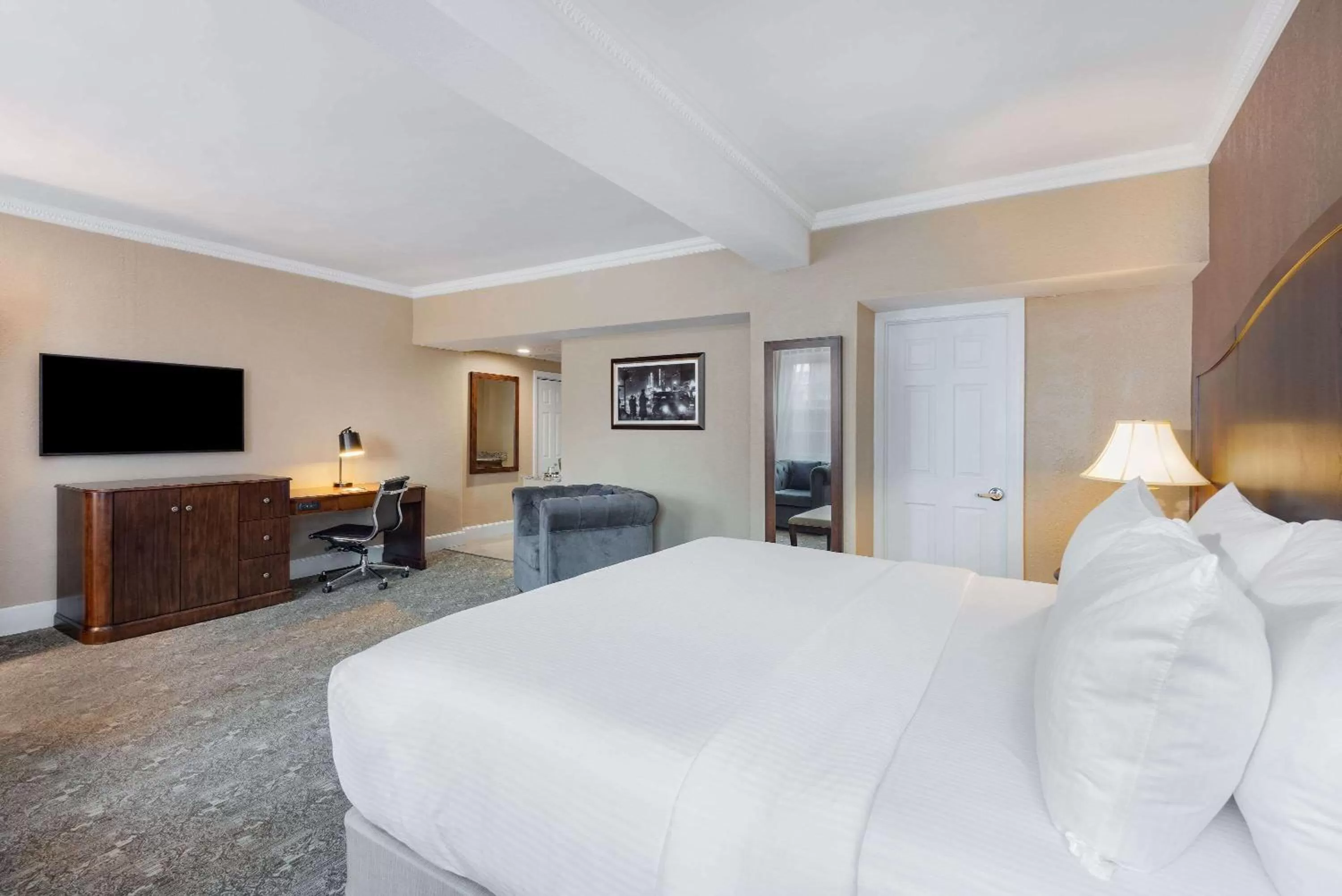 Photo of the whole room, Bed in The Americus Hotel, Trademark Collection by Wyndham