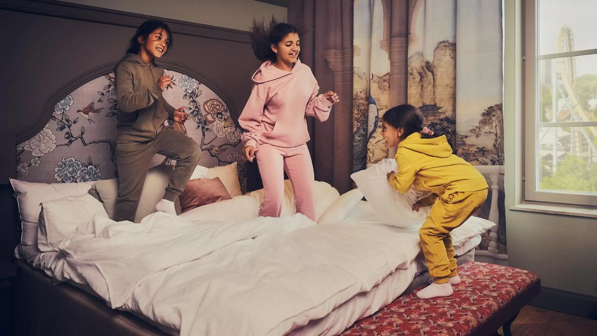 Property building, Bed in Liseberg Grand Curiosa Hotel