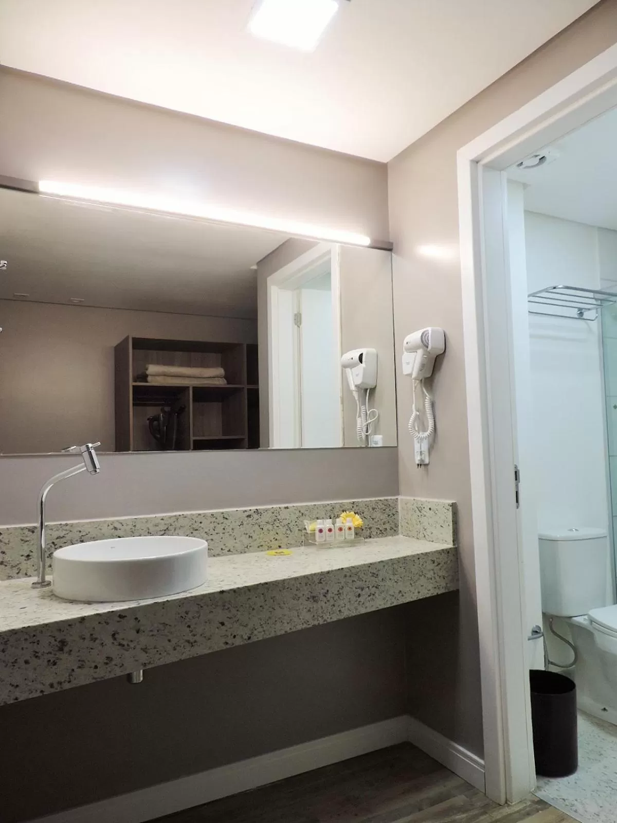 Bathroom in Comfort Hotel Maceió