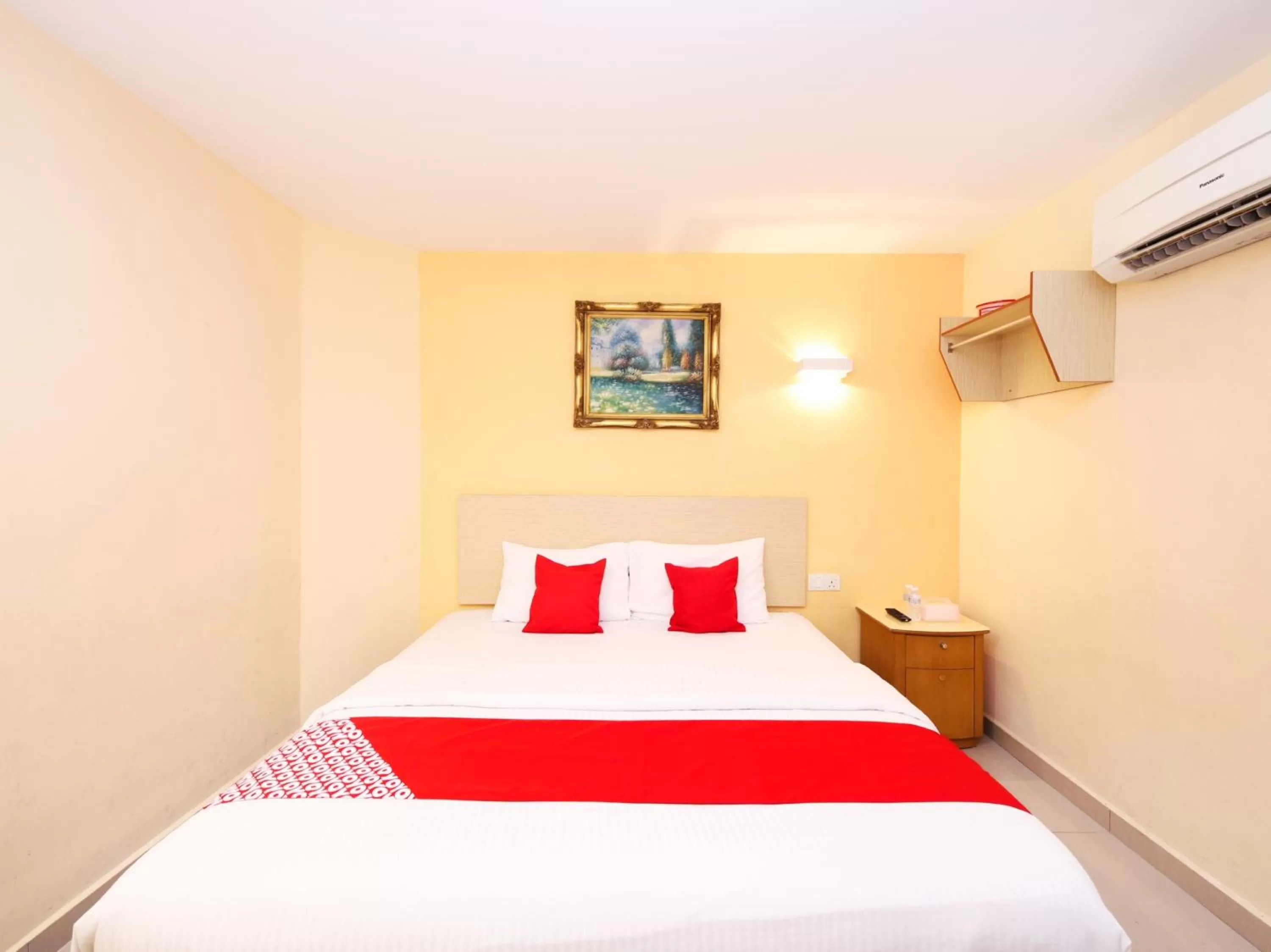 Bedroom in Super OYO 635 Seven Days Hotel