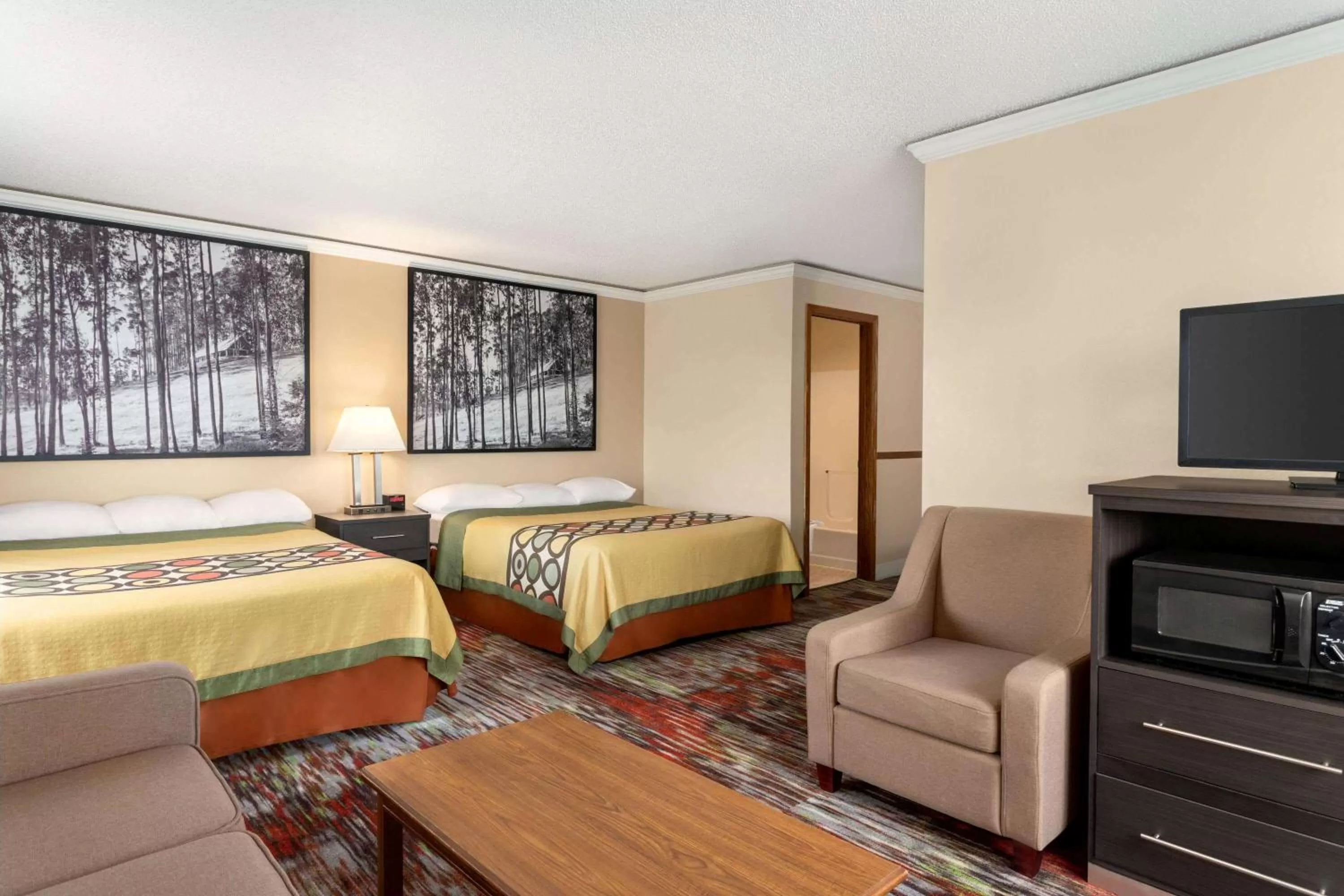 Photo of the whole room, Bed in Super 8 by Wyndham Chillicothe