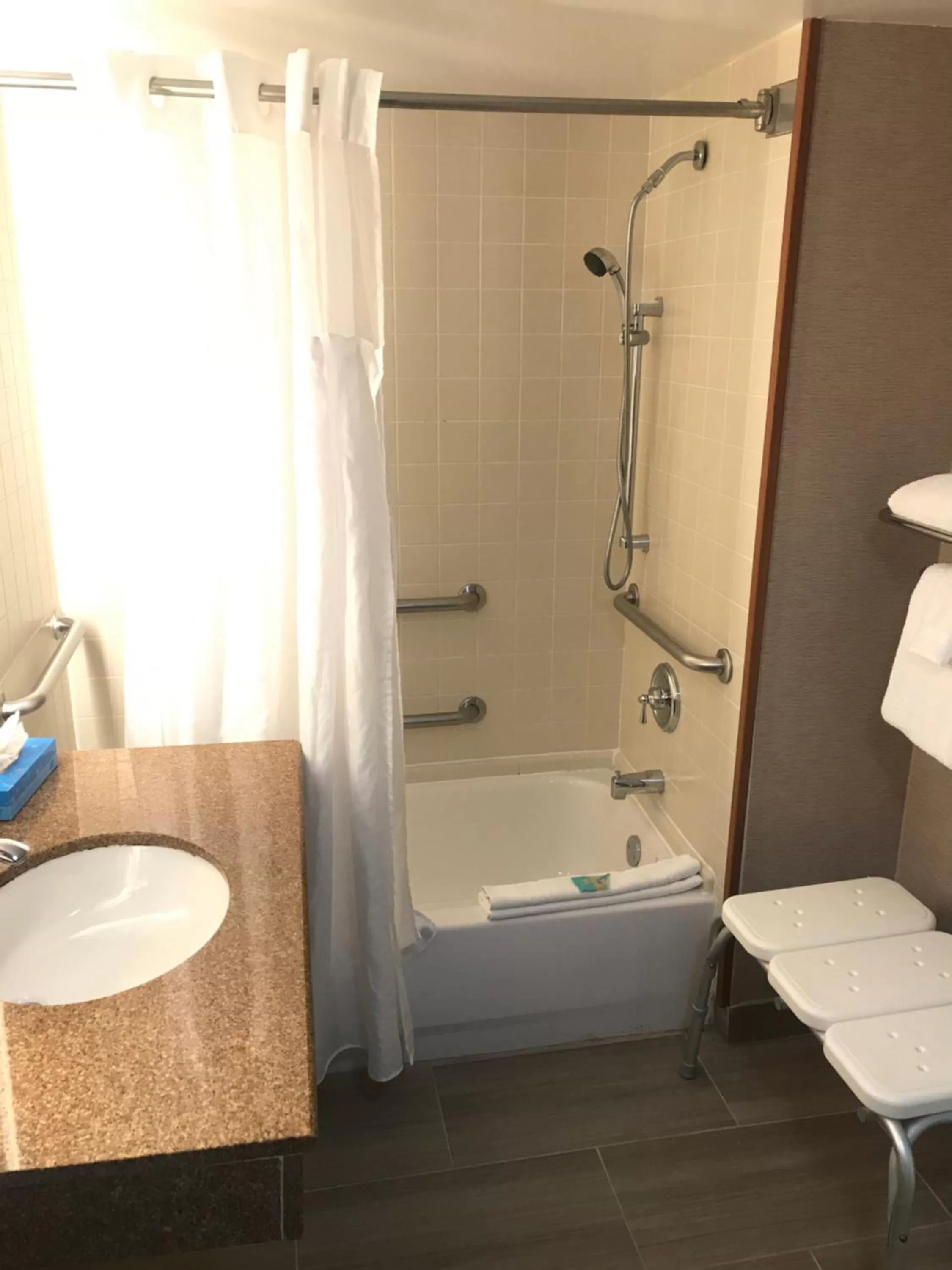 Bathroom in Wingate by Wyndham, Universal Studios - Free Theme Park Shuttle