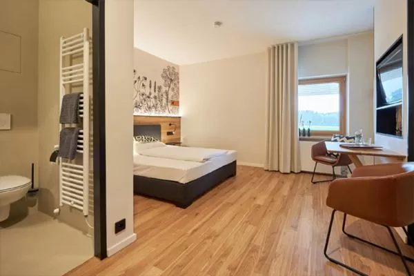 Photo of the whole room, Bed in Hotel-Landgasthof KREUZ