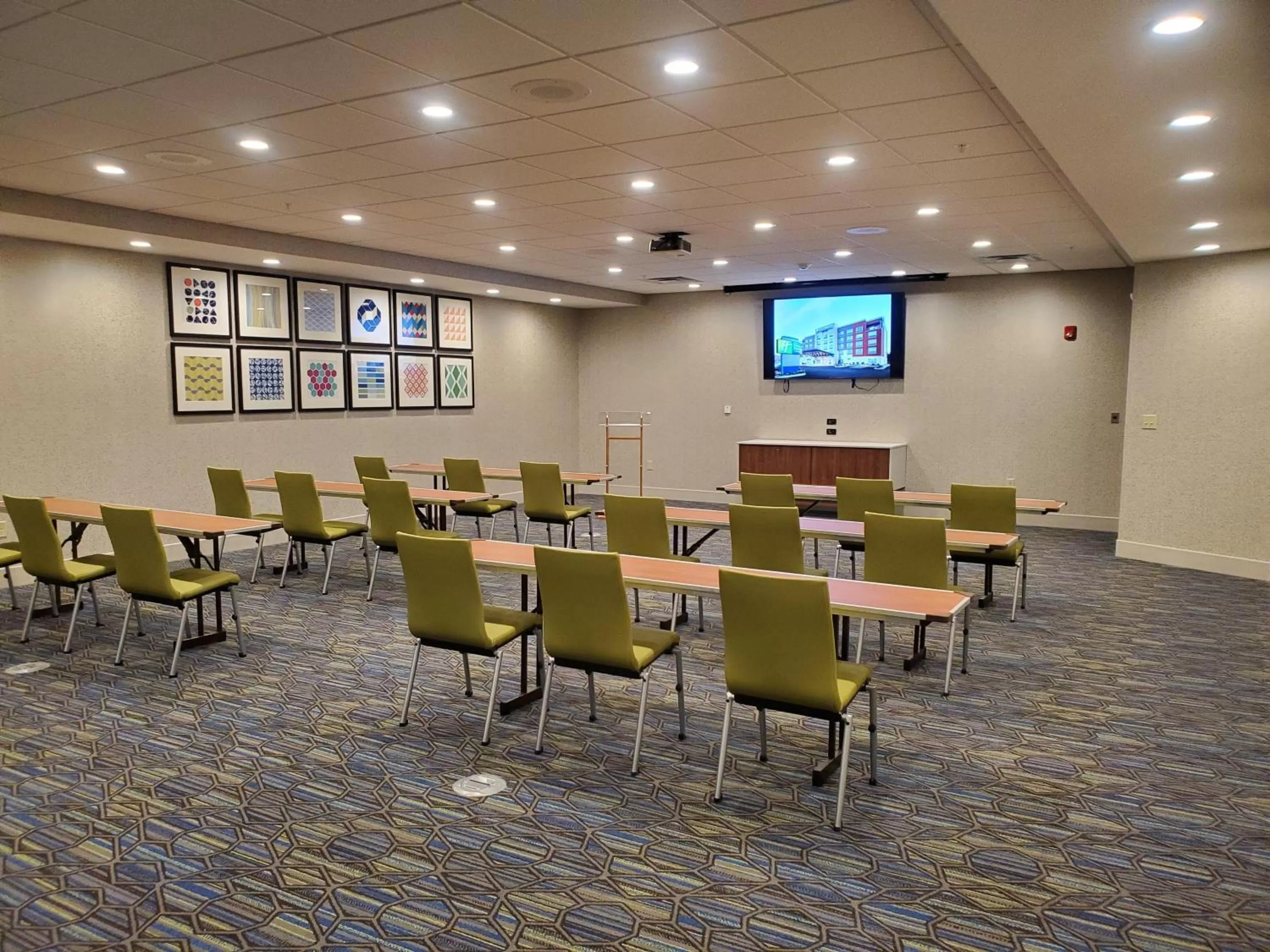 Meeting/conference room in Holiday Inn Express & Suites Sandusky by IHG