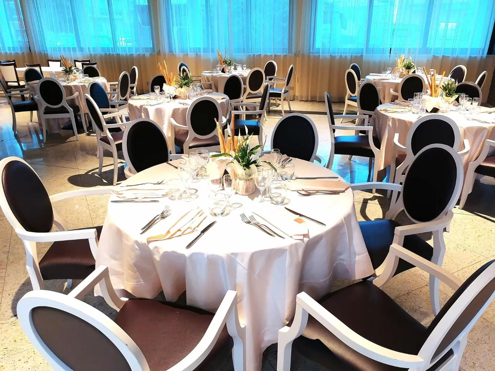 Restaurant/places to eat in Hotel Parisi