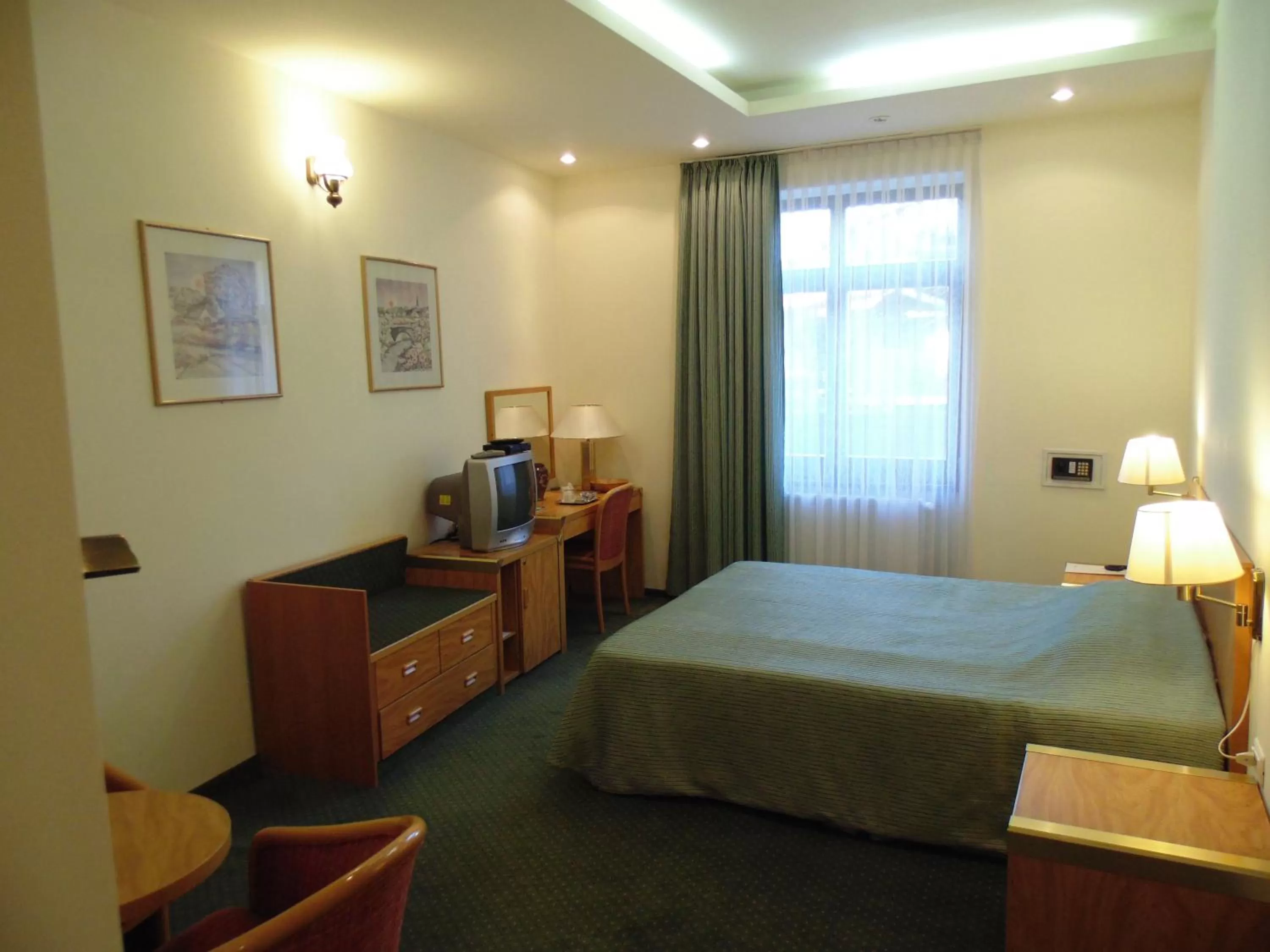 Photo of the whole room, Bed in Curtea Brasoveana