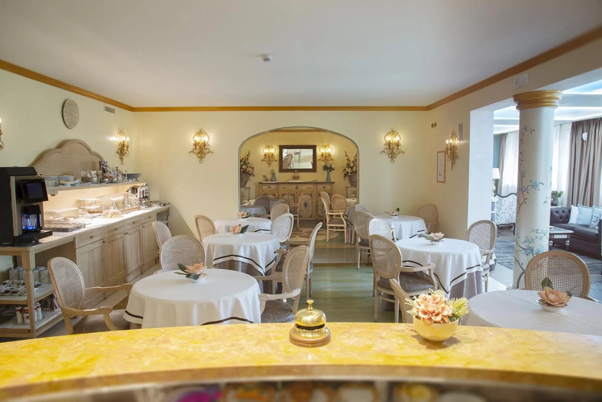 Lounge or bar in Vip's Motel Luxury Accommodation & Spa