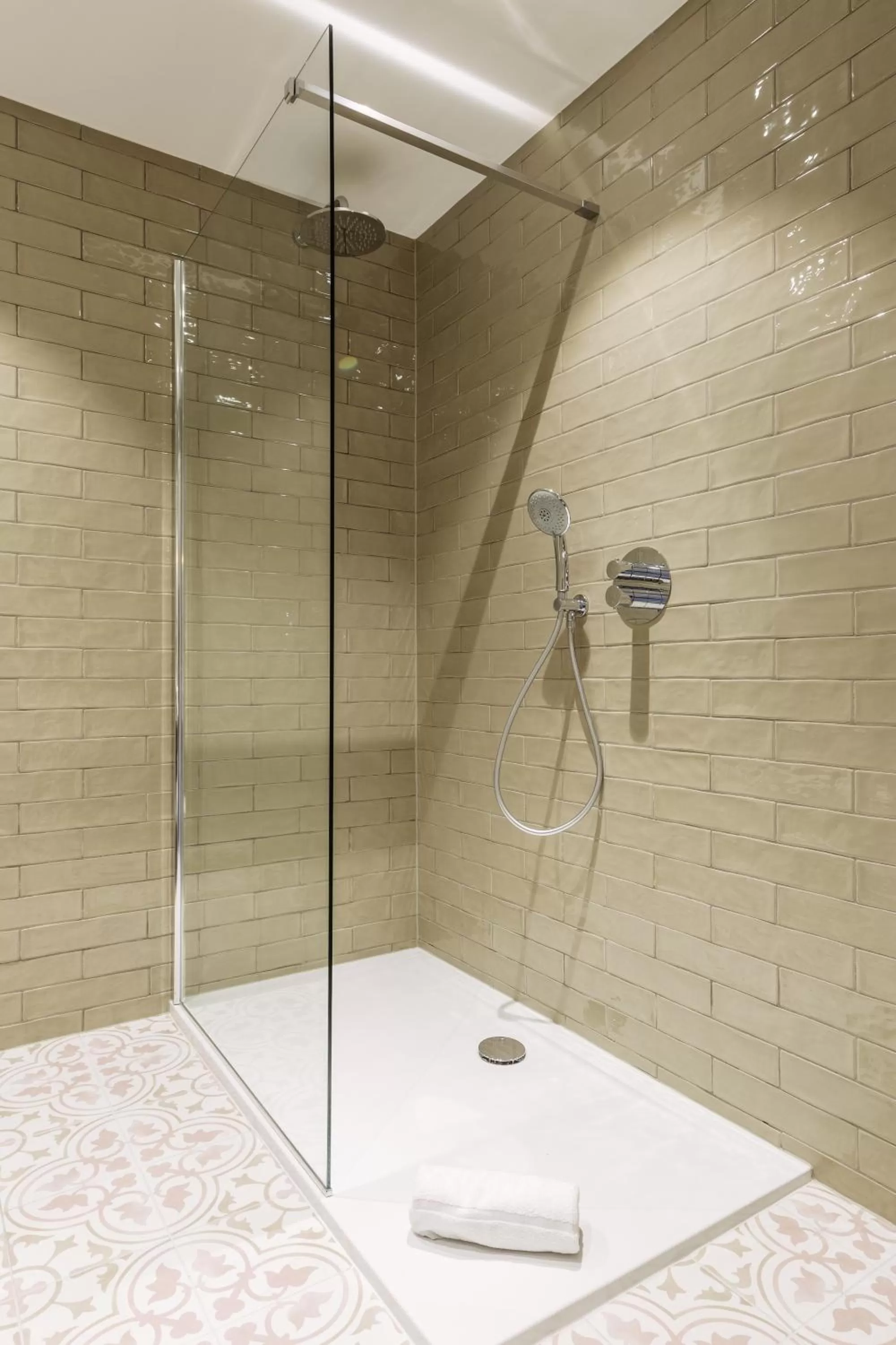 Shower in C-Hotels Continental