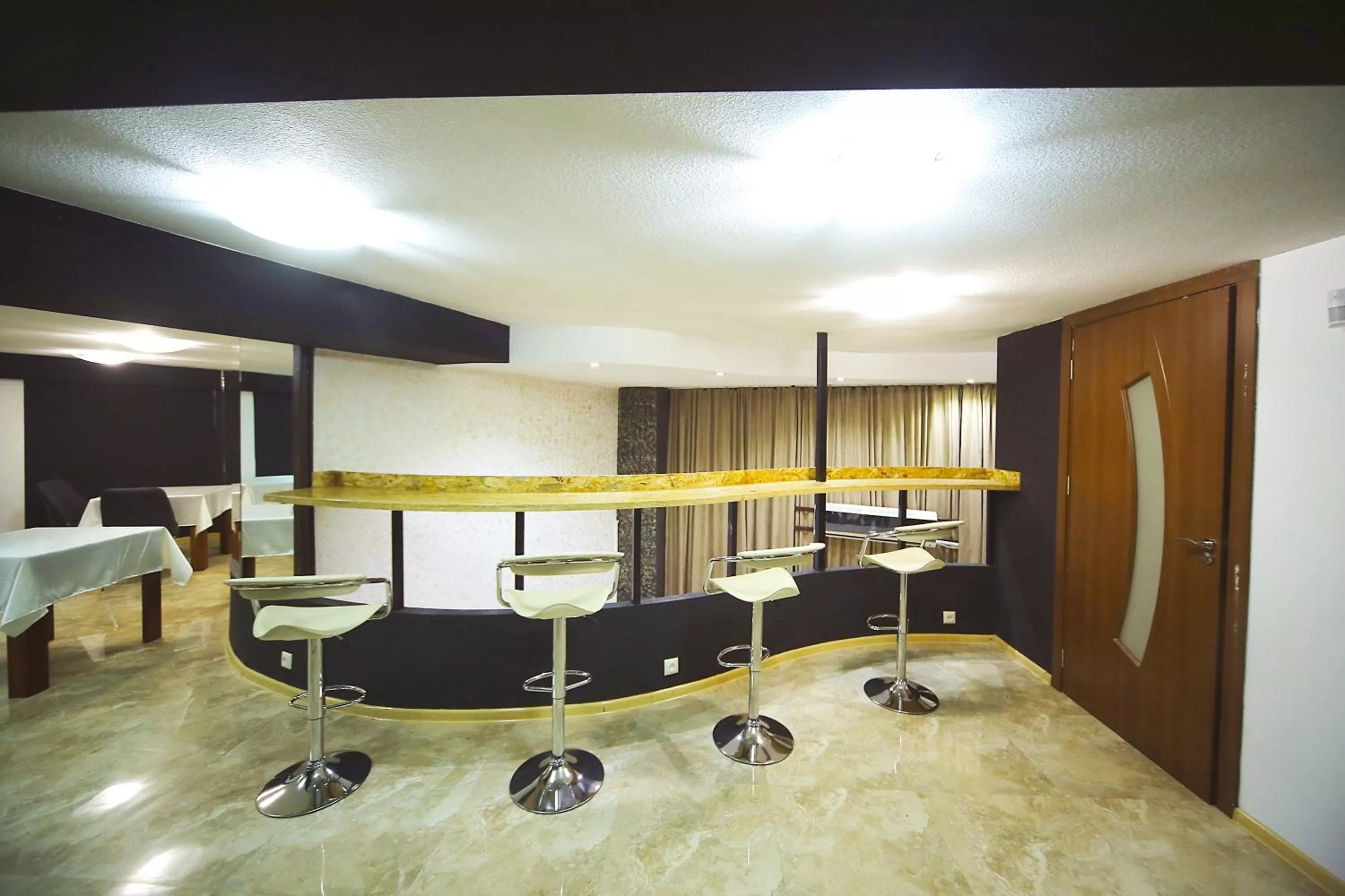 Communal kitchen in Hotel Traveler