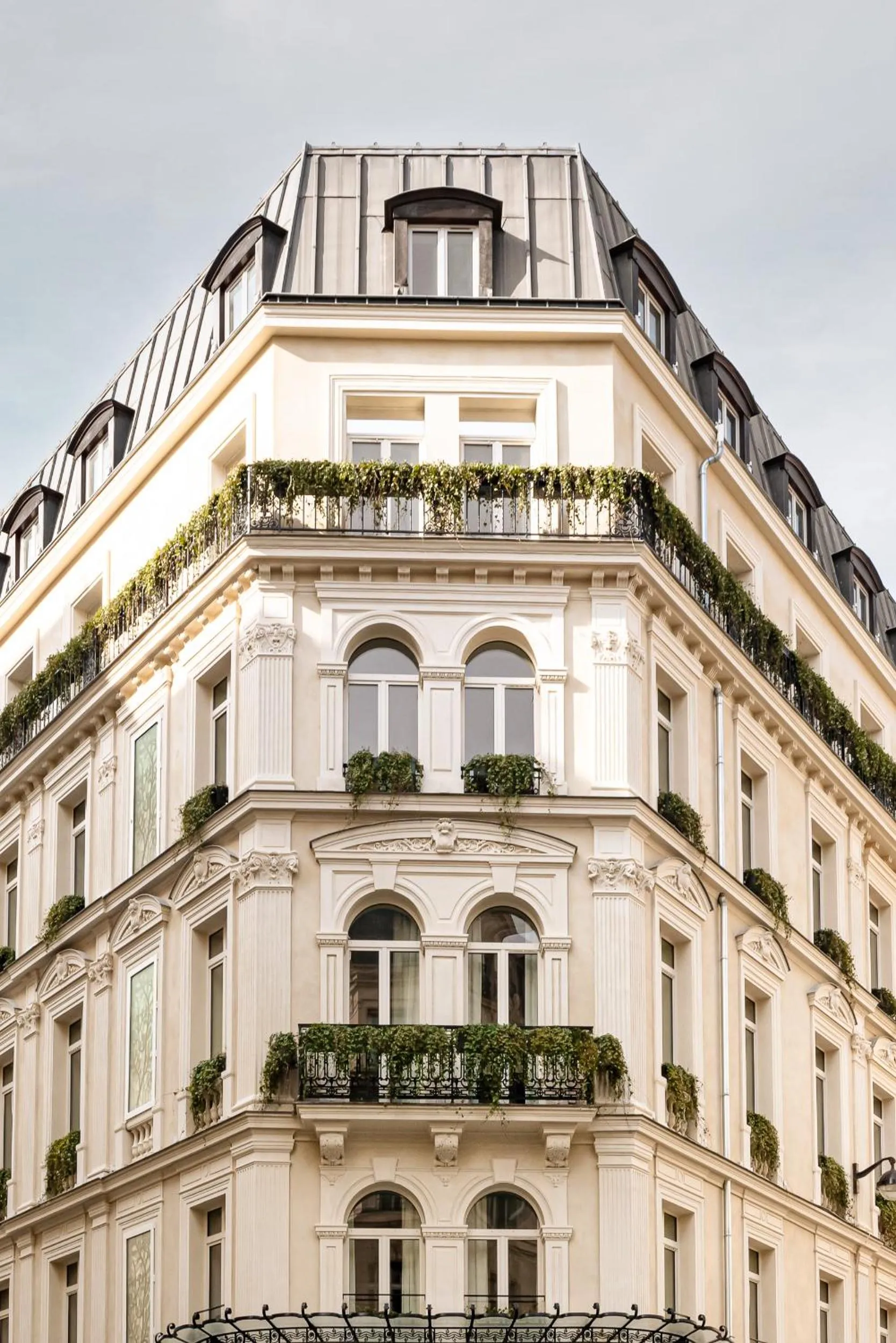 Property building in Château des Fleurs Hôtel & Spa Paris