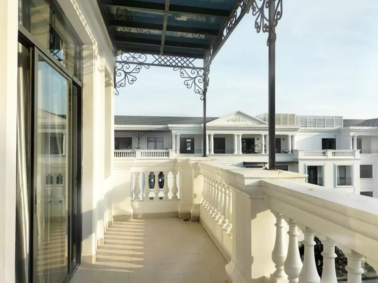 Property building, Balcony/Terrace in The Flamboyant #StayWork Vinhomes Marina