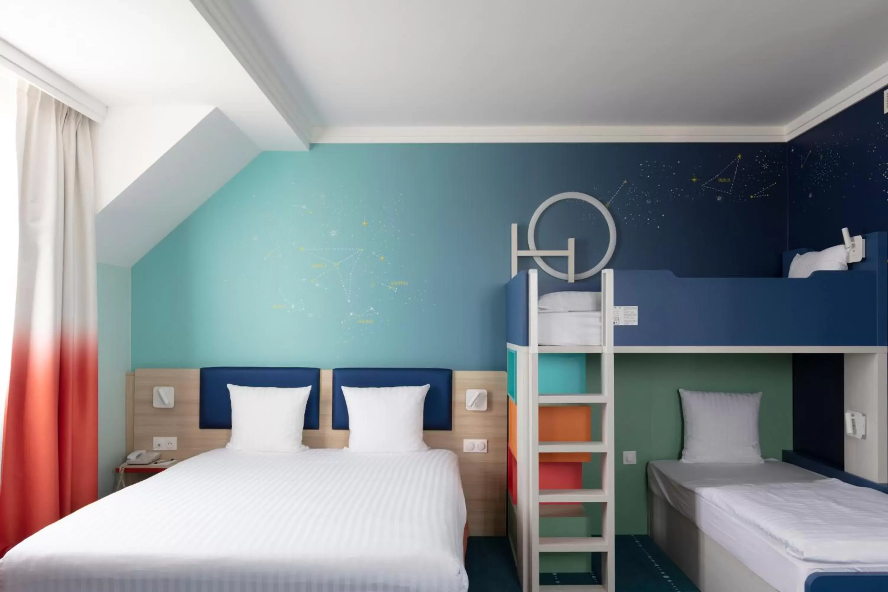 Family Suite 6 people with Swimming Pool Access in Grand Magic Hotel Marne La Vallée Family Suite 6 people with Swimming Pool Access in Grand Magic Hotel Marne La Vallée