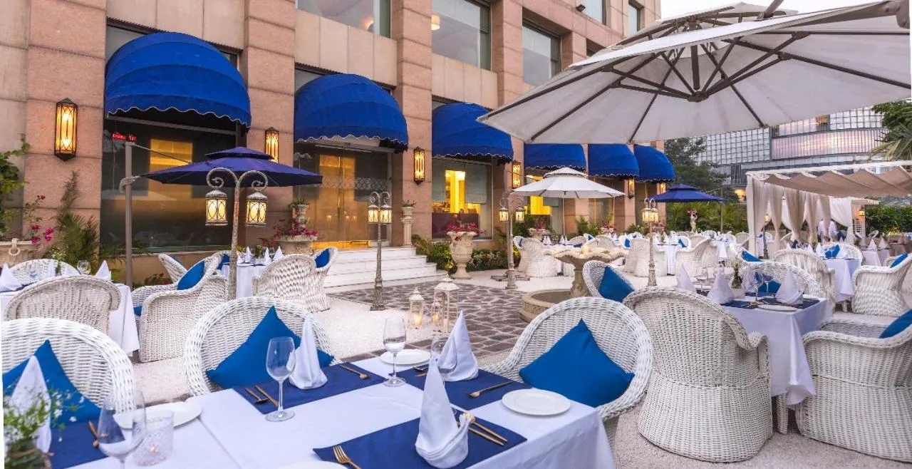 Restaurant/places to eat in Clarens Hotel