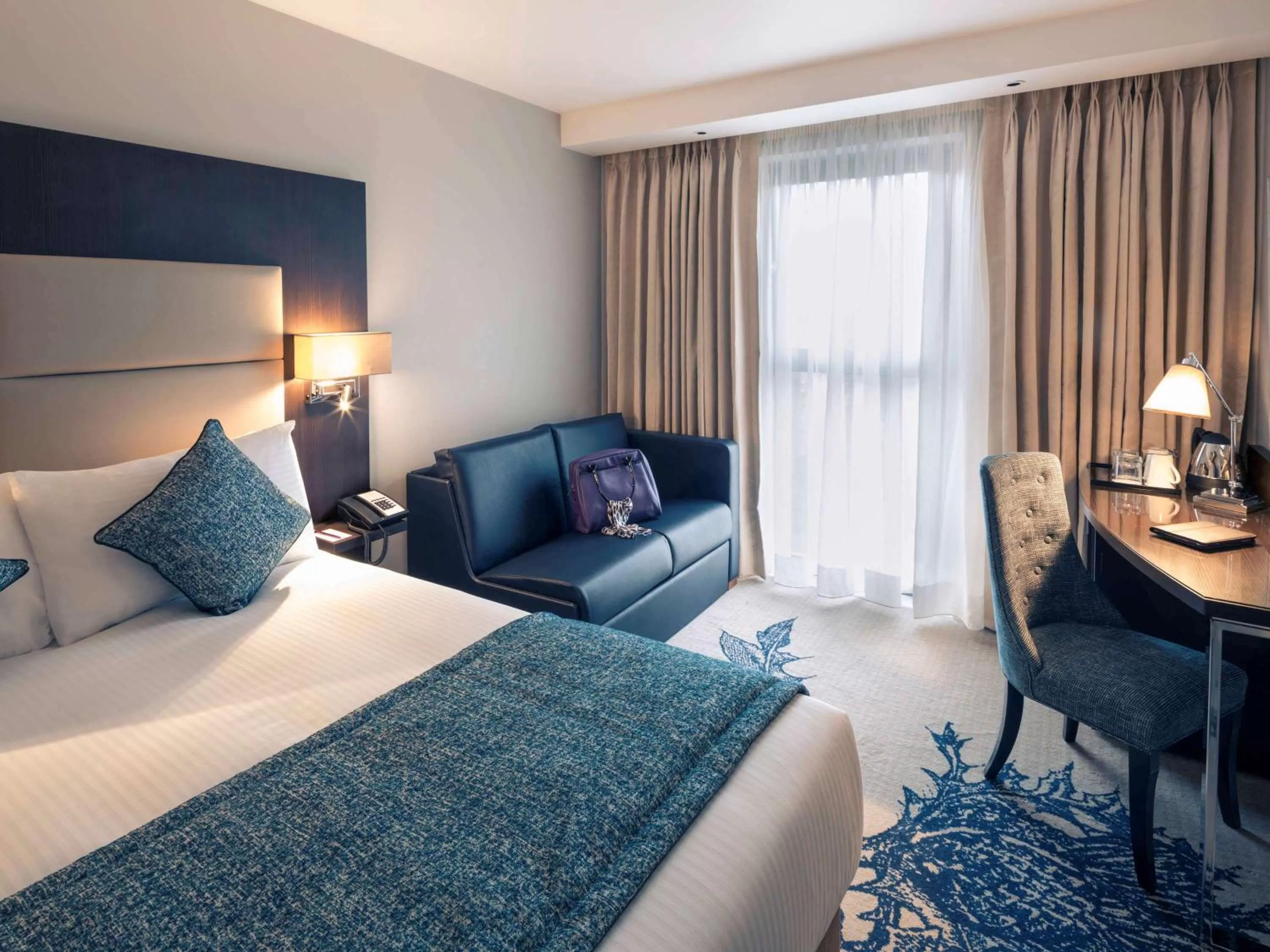 Comfort Double Room with Sofa Bed in Mercure Edinburgh Haymarket