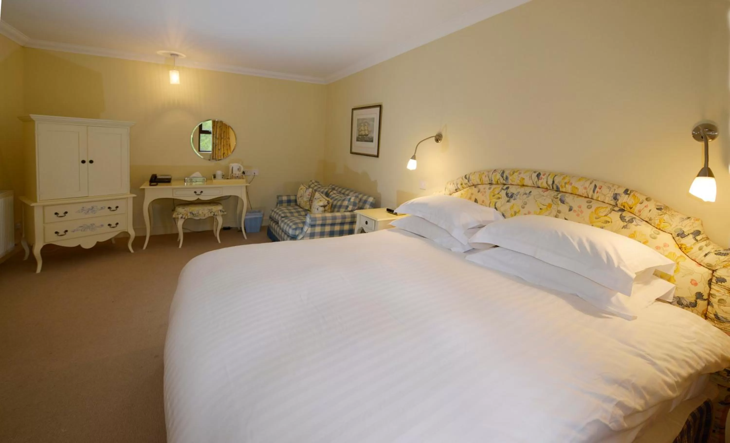 Photo of the whole room, Bed in The Factor's Inn & Factor's Cottage