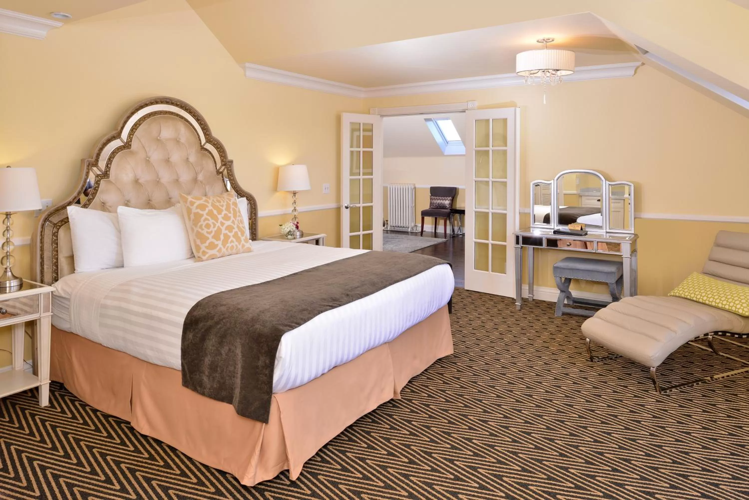 Photo of the whole room, Bed in Majestic Inn and Spa