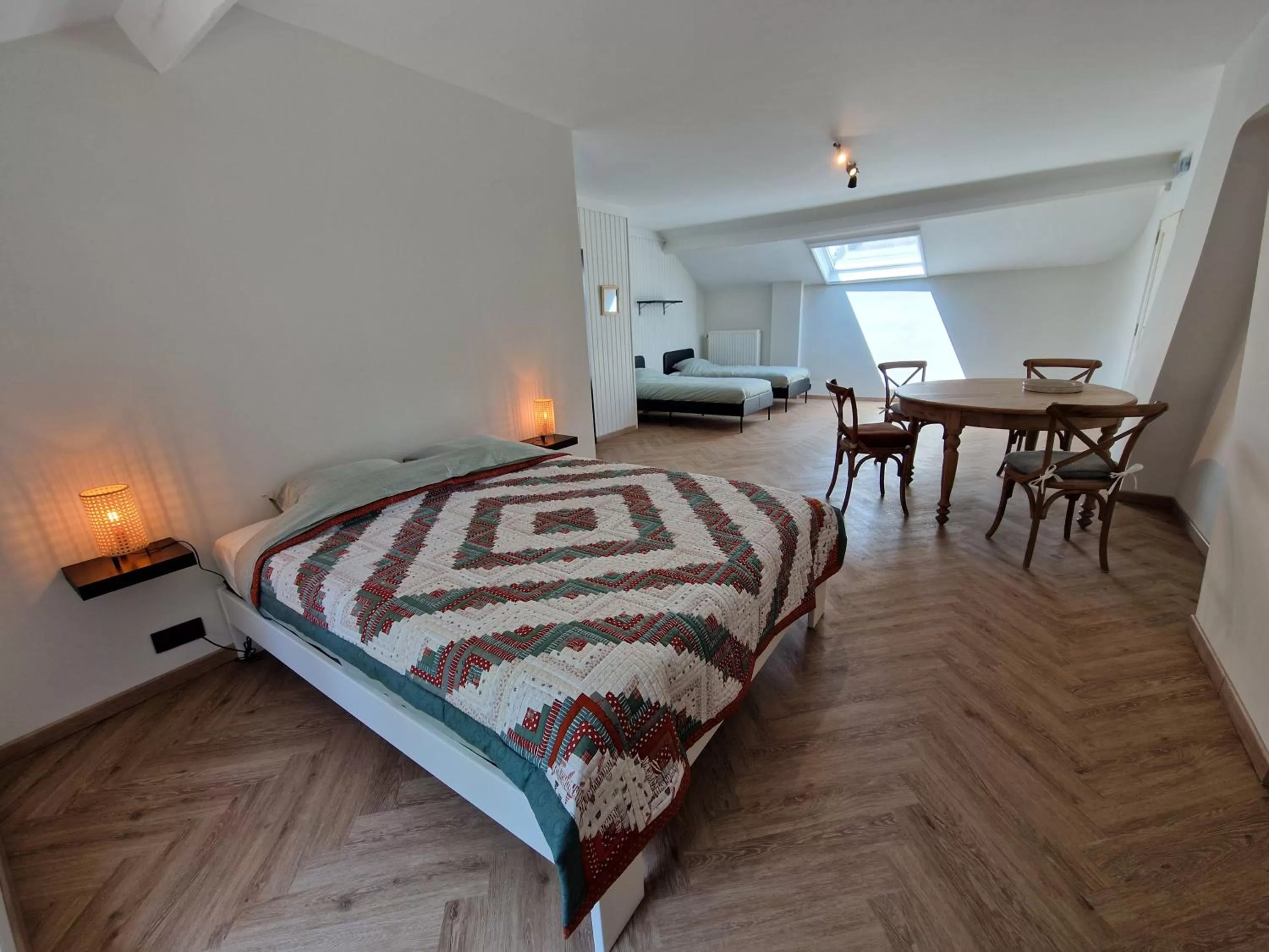 Photo of the whole room, Bed in Habitat