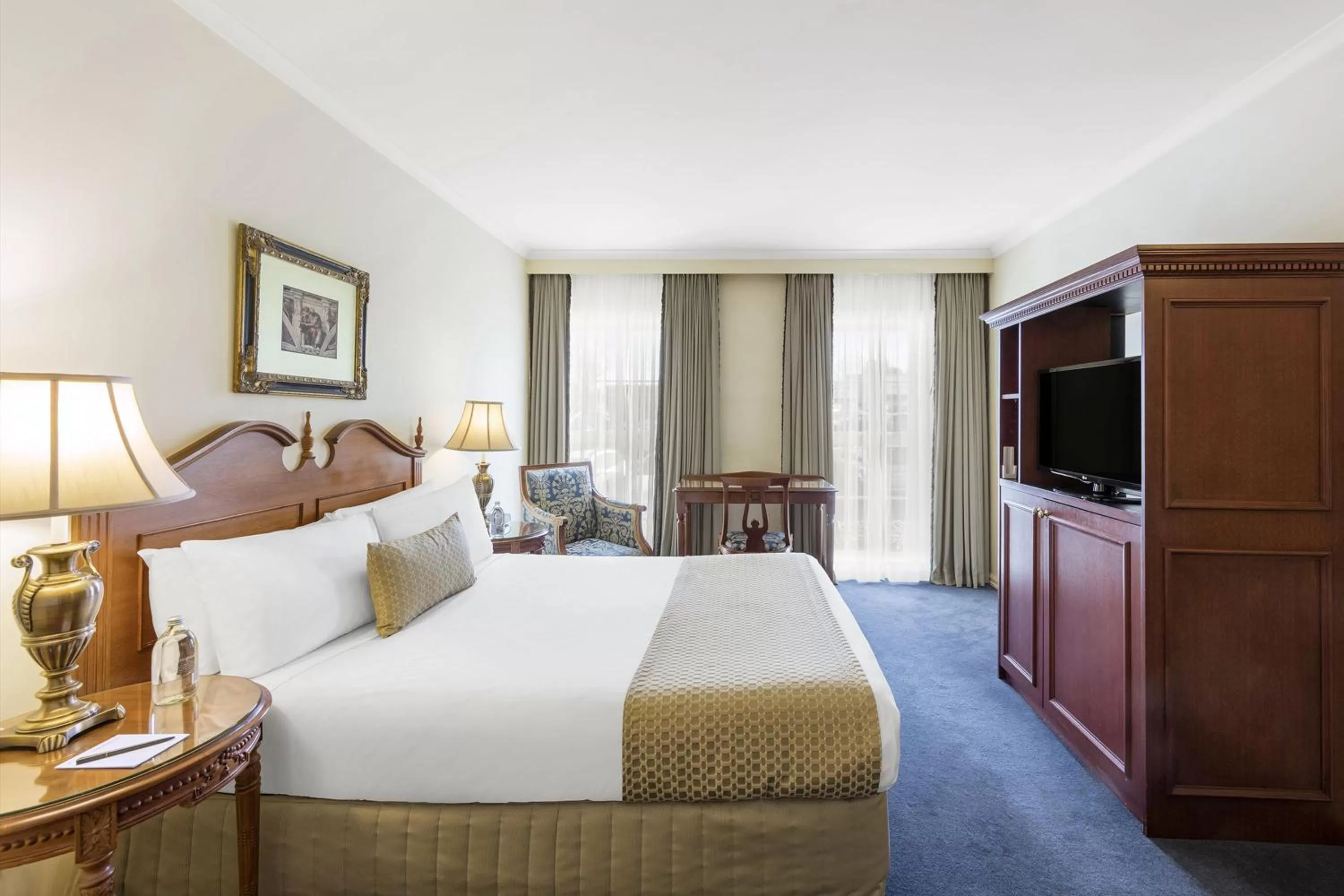 Bedroom, Bed in Canterbury International Hotel