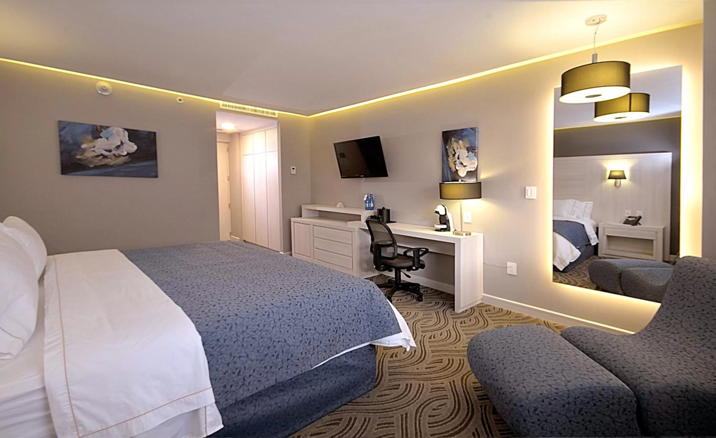 Photo of the whole room, Bed in Holiday Inn Express Pachuca by IHG