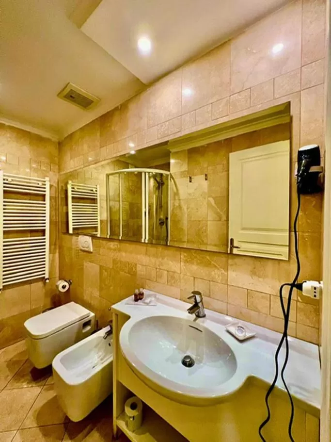 Bathroom in Quirinale luxury suite Roma