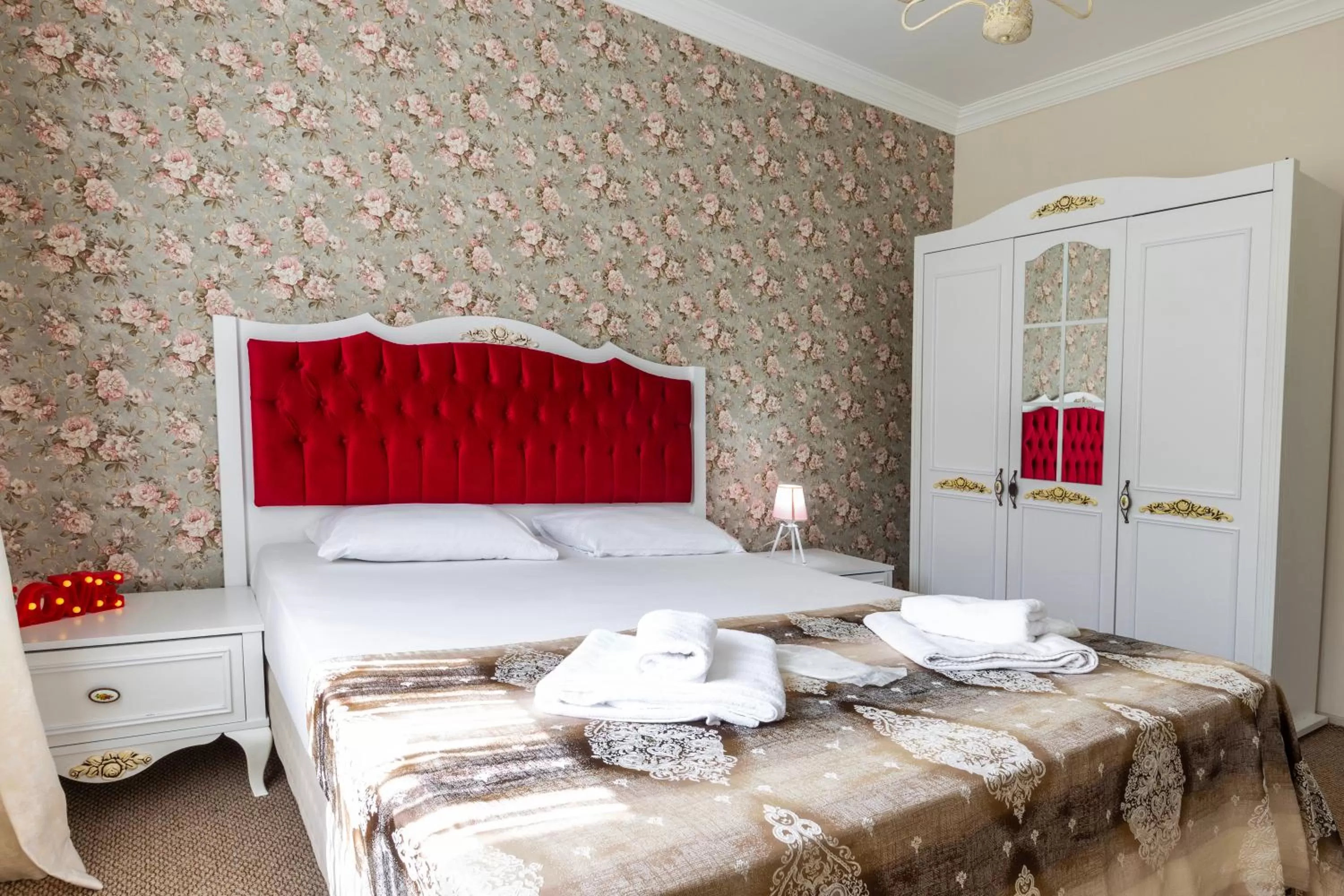 Bed in Bikka&Asell Suite Hotel