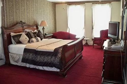 Bed in New Orleans Hotel Eureka Springs