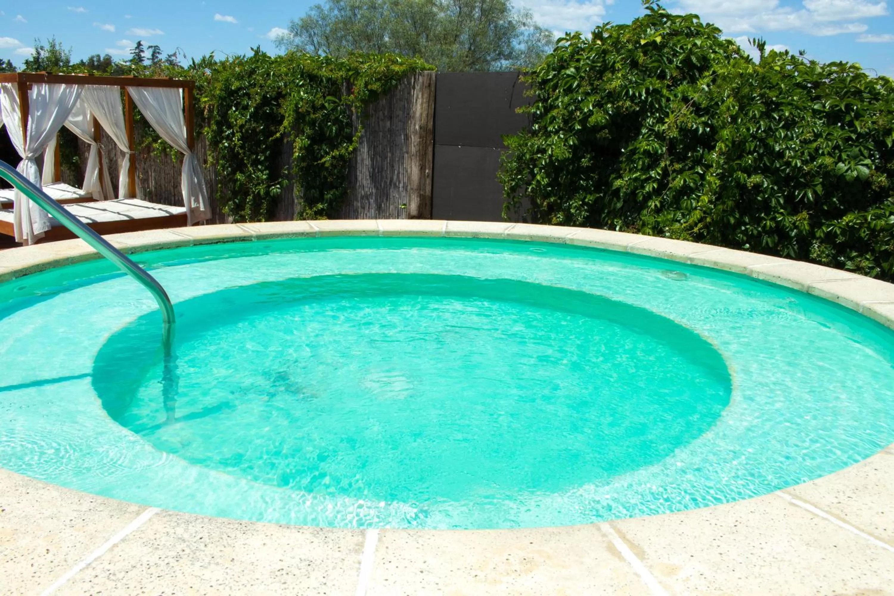 Hot Tub, Swimming Pool in Capri Hotel y Cabañas by CPH