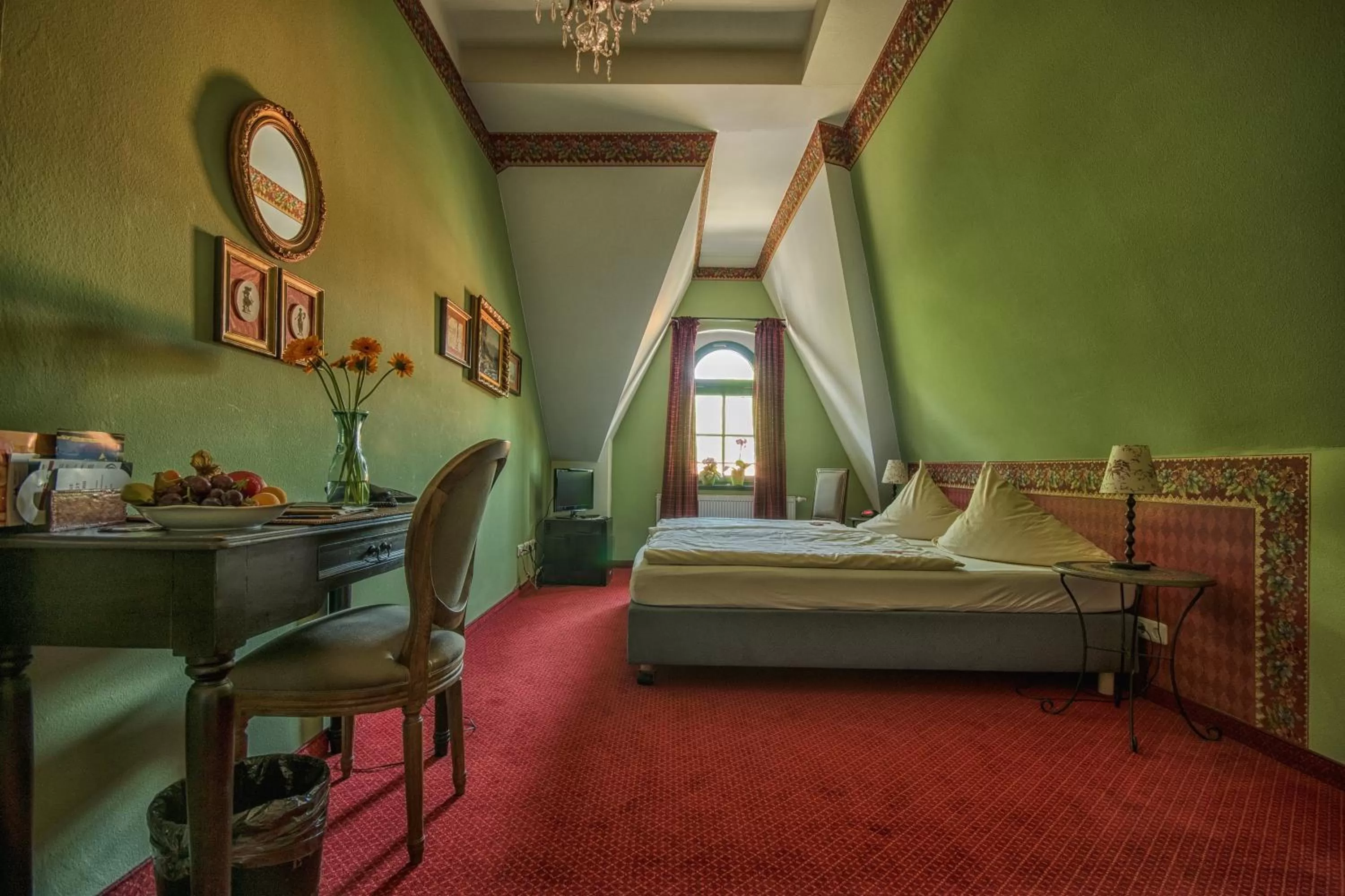 Photo of the whole room, Bed in Hotel zur Henne