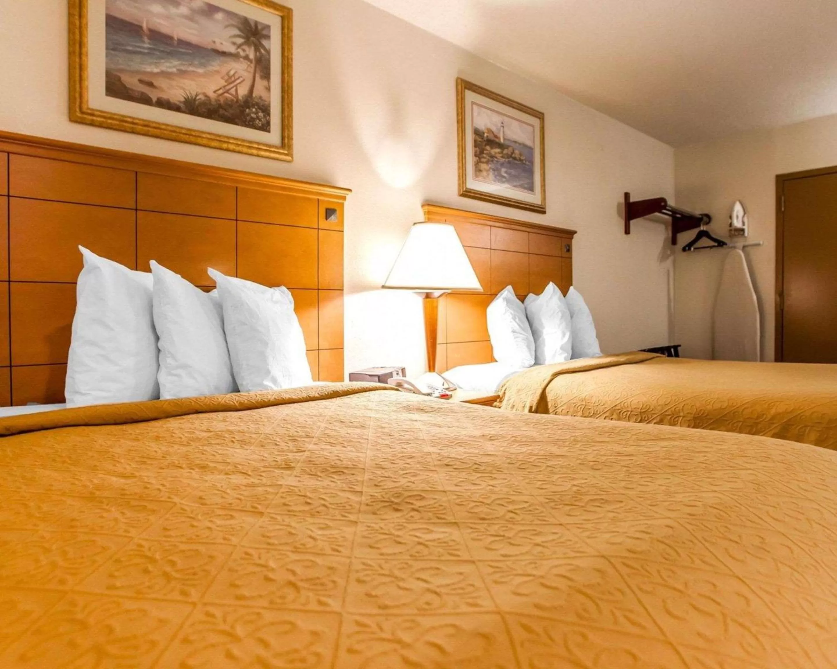 Photo of the whole room, Bed in Rodeway Inn Point Pleasant Beach