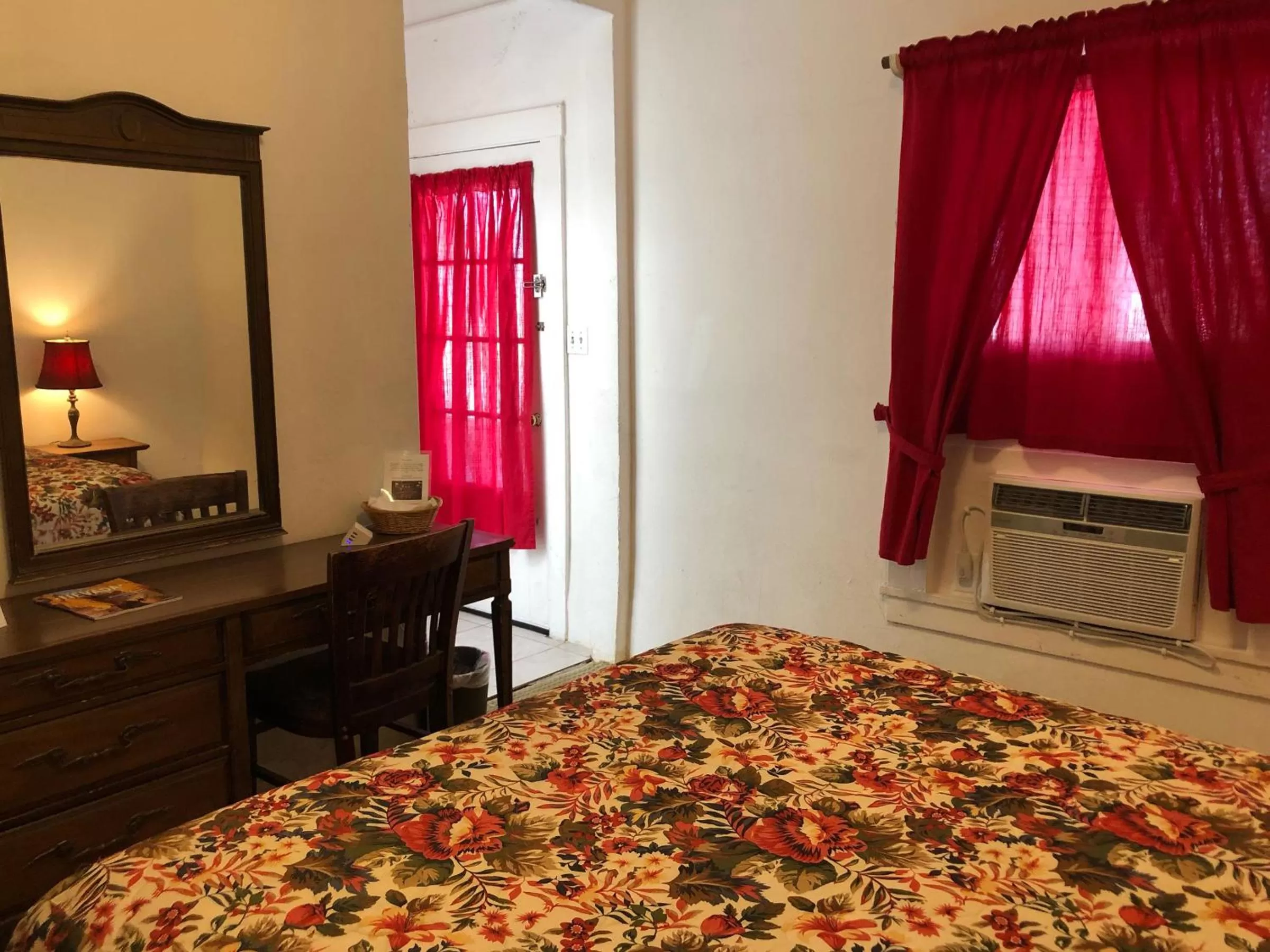 Bed in Amargosa Opera House & Hotel