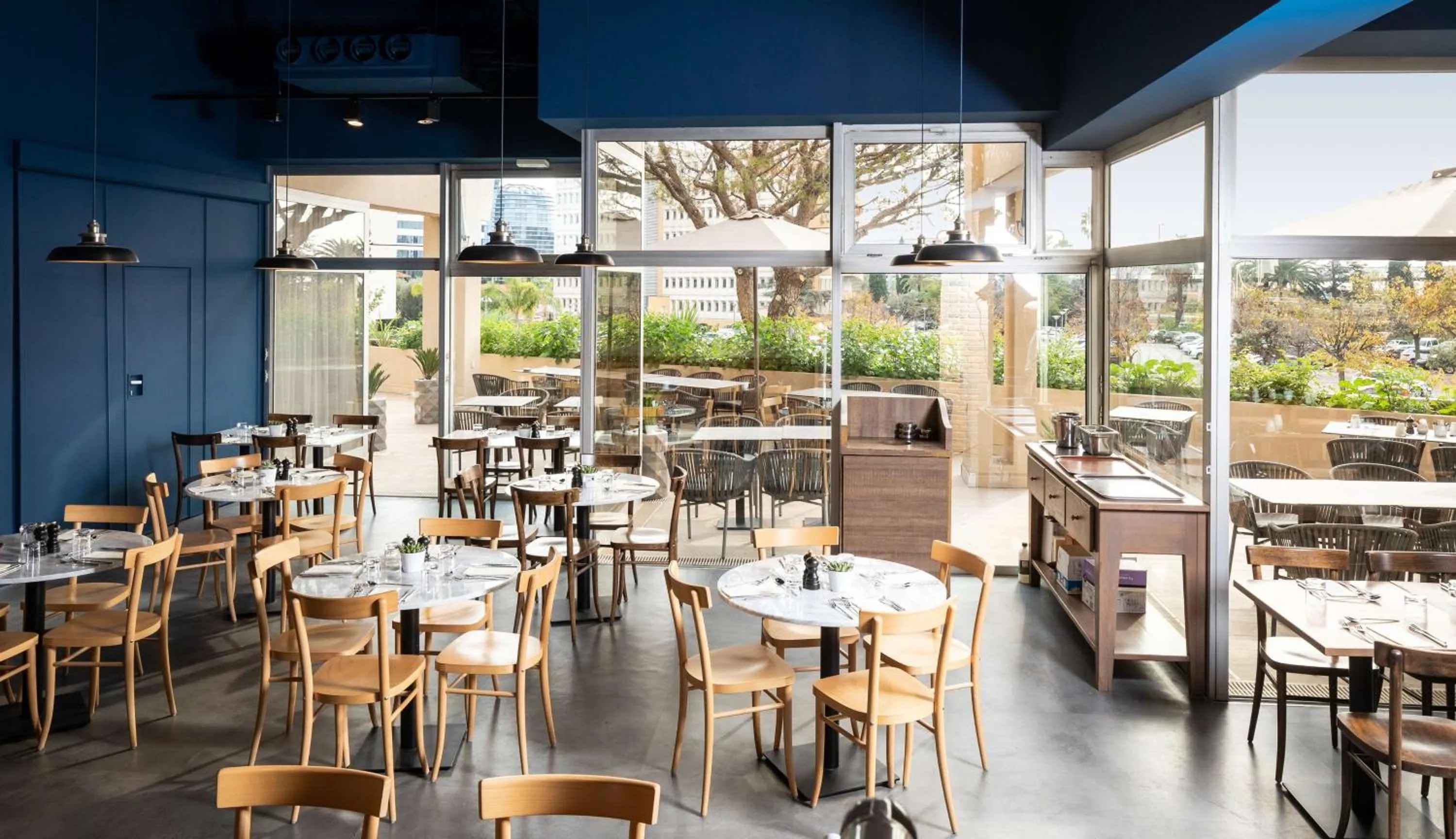 Restaurant/places to eat in Radisson Hotel Nice Airport