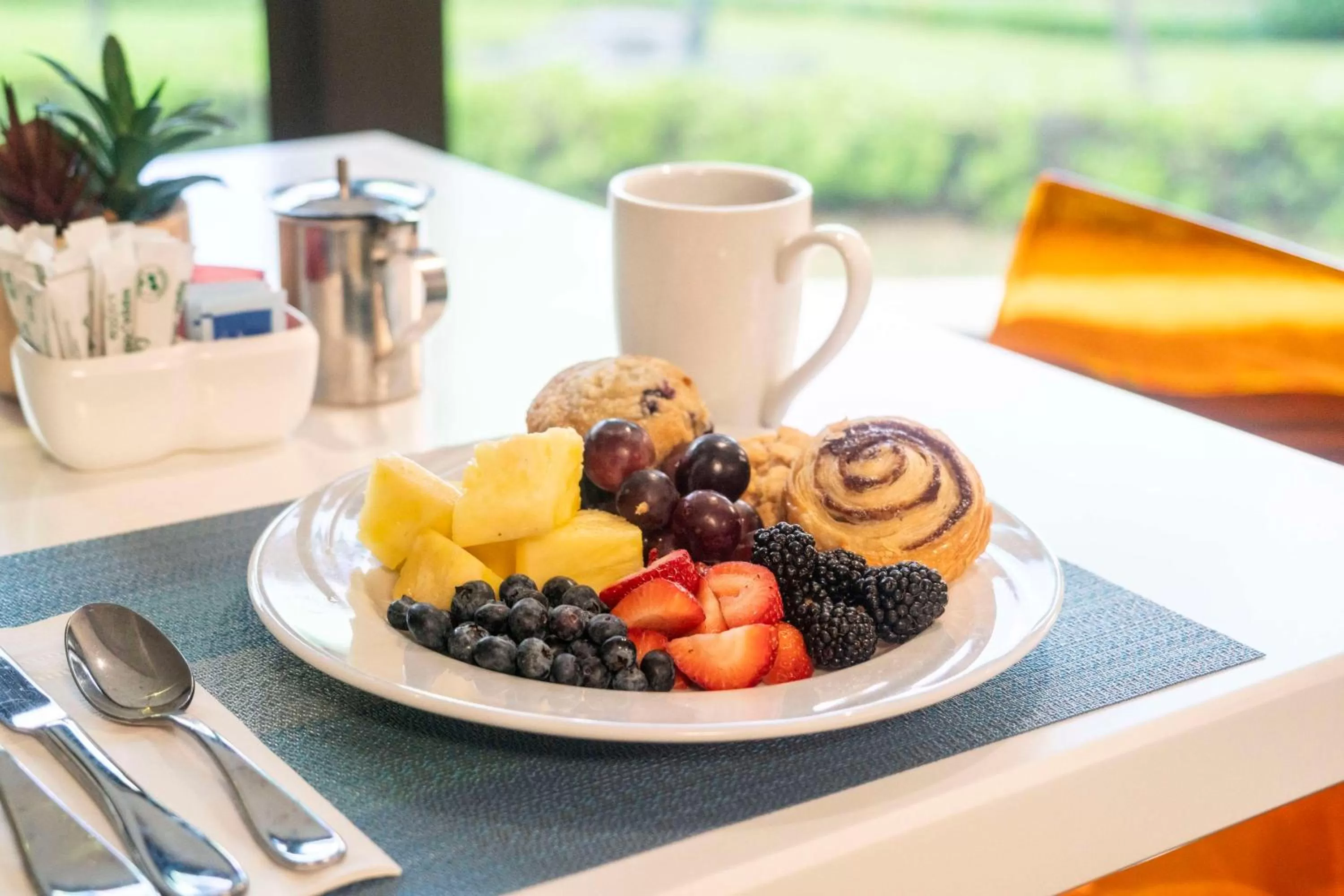 Restaurant/places to eat in DoubleTree by Hilton Alana - Waikiki Beach