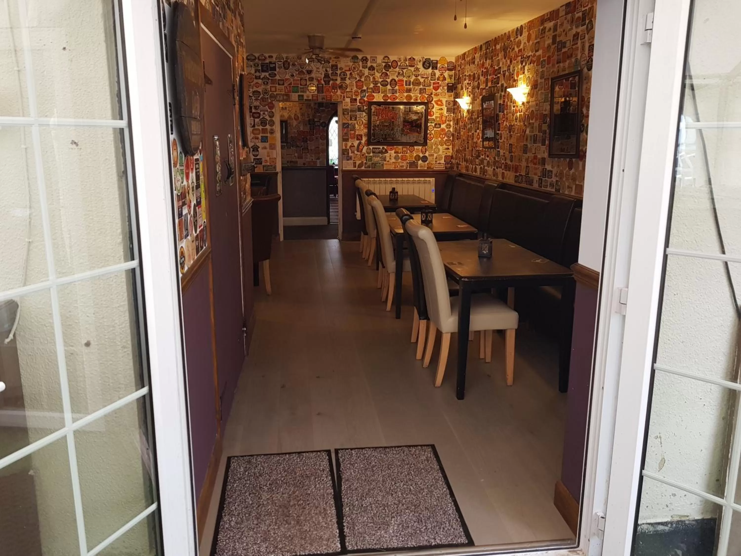 Restaurant/places to eat in the jackdaw pub SELF CATERING STATIC CARAVAN free breakfast supplied